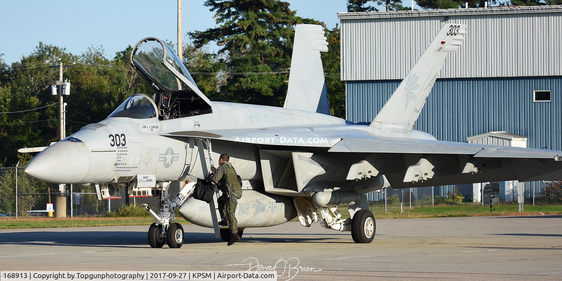 168913, Boeing F/A-18E Super Hornet C/N E272, Pilot climbing in to head back to NAS Oceana