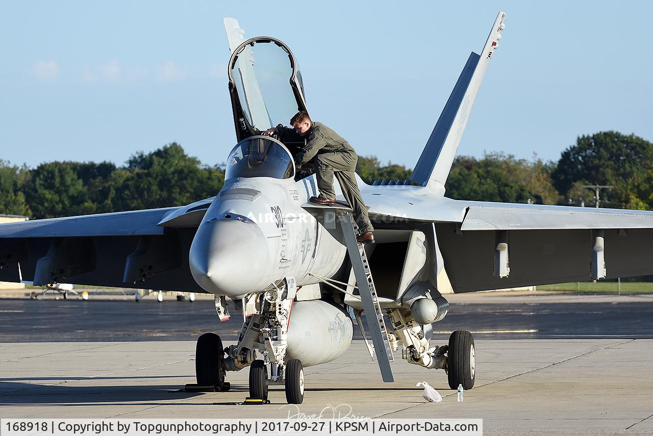 168918, Boeing F/A-18E Super Hornet C/N E277, Pilot of WARPARTY23 climbing up and in.
