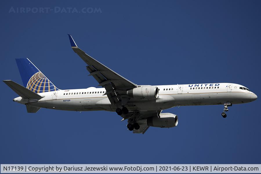 N17139, 2000 Boeing 757-224 C/N 30352, Boeing 757-224 - United Airlines  C/N 30352, N17139