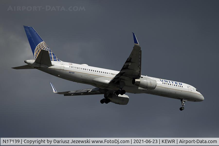 N17139, 2000 Boeing 757-224 C/N 30352, Boeing 757-224 - United Airlines  C/N 30352, N17139