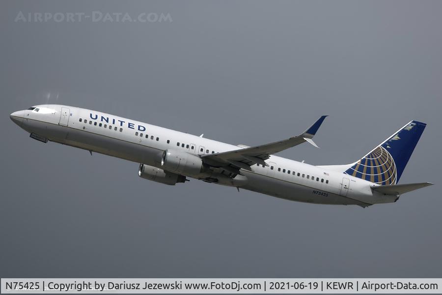 N75425, 2008 Boeing 737-924/ER C/N 33460, Boeing 737-924/ER - United Airlines  C/N 33460, N75425