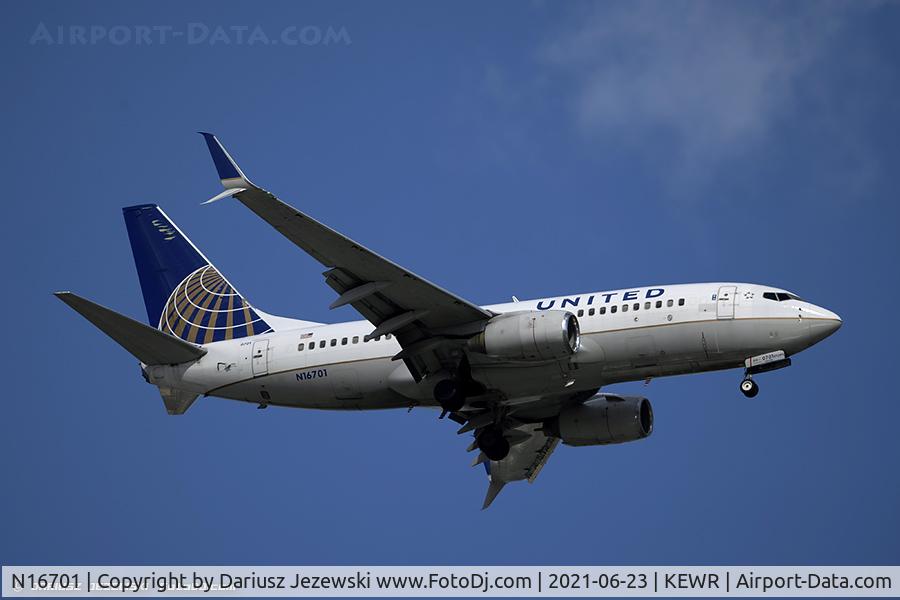 N16701, 1998 Boeing 737-724 C/N 28762, Boeing 737-724 - United Airlines  C/N 28762, N16701