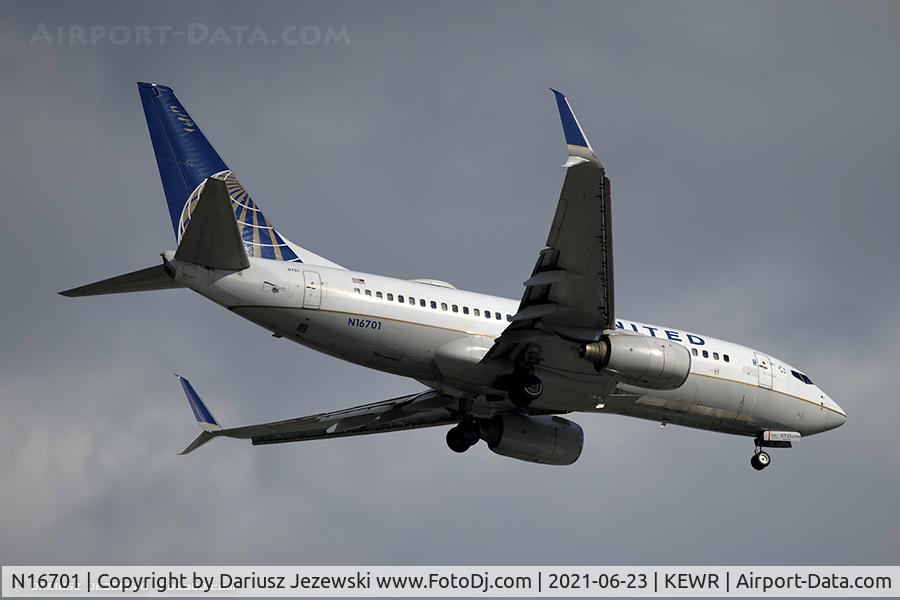N16701, 1998 Boeing 737-724 C/N 28762, Boeing 737-724 - United Airlines  C/N 28762, N16701