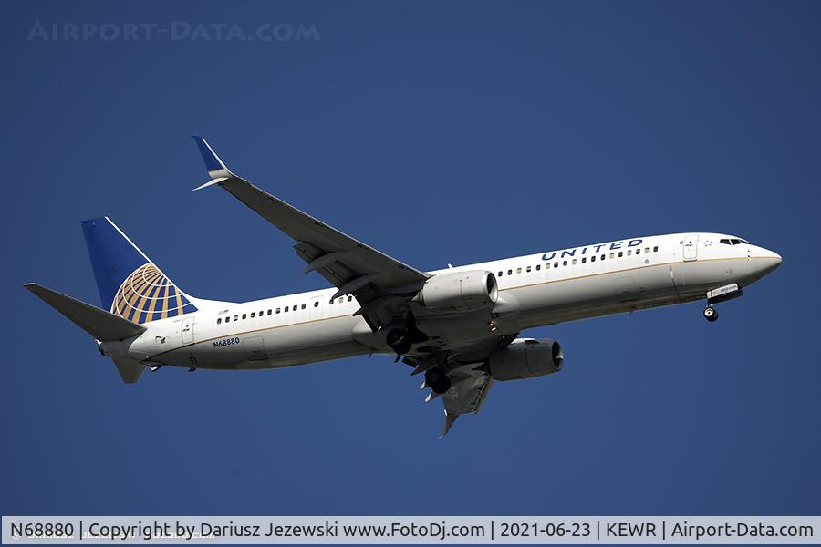 N68880, 2015 Boeing 737-924/ER C/N 42199, Boeing 737-924/ER - United Airlines  C/N 42199, N68880