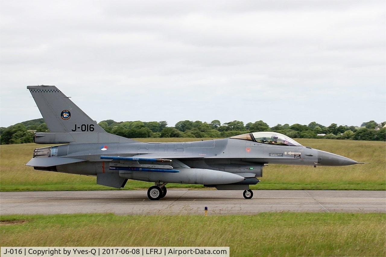 J-016, General Dynamics F-16AM Fighting Falcon C/N 6D-172, General Dynamics F-16AM Fighting Falcon, Taxiing to flight line, Landivisiau Naval Air Base (LFRJ) Tiger Meet 2017