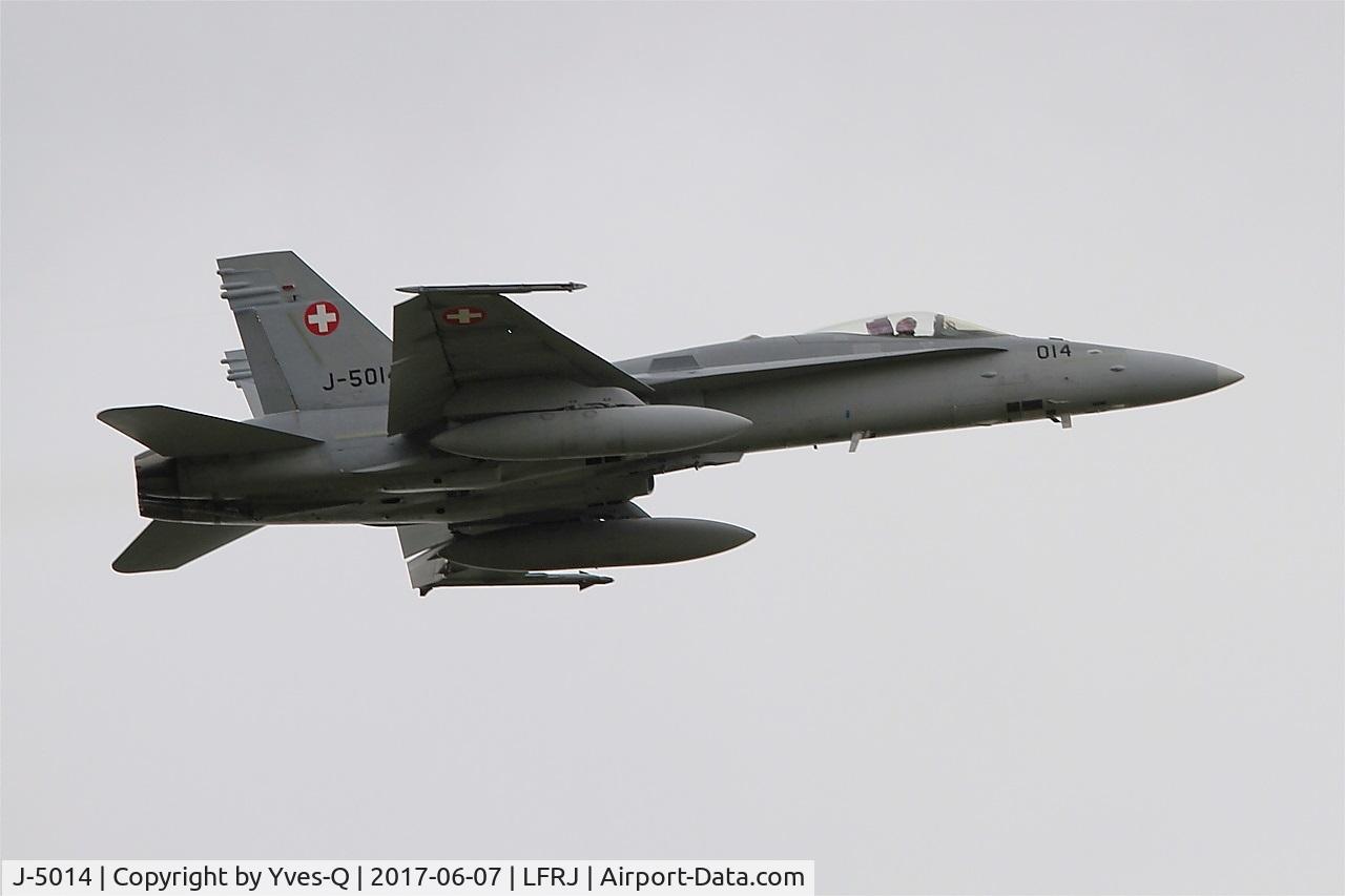 J-5014, McDonnell Douglas F/A-18C Hornet C/N 1359, McDonnell Douglas FA-18C Hornet, Climbing from rwy 26, Landivisiau Naval Air Base (LFRJ) Tiger Meet 2017