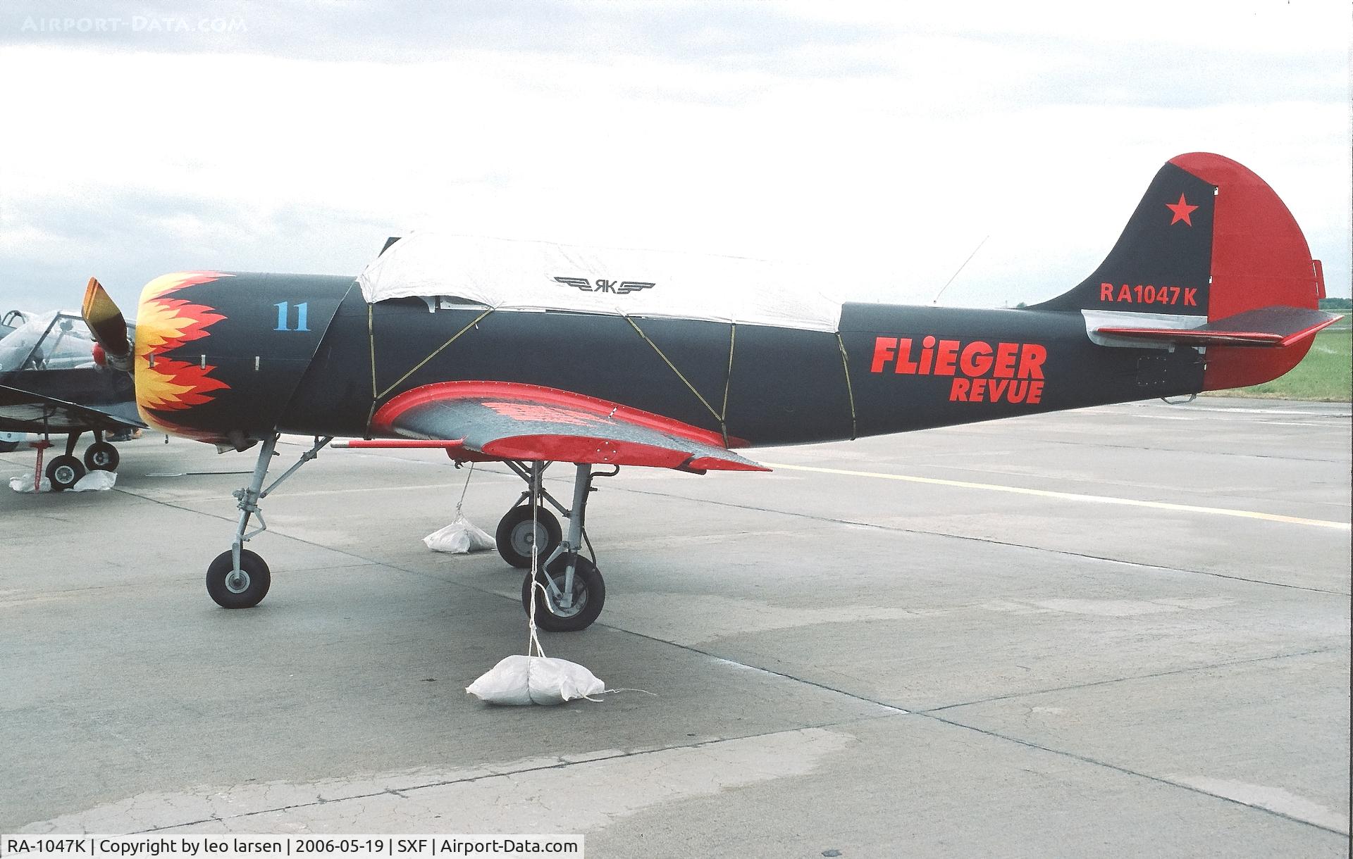 RA-1047K, Bacau Yak-52 C/N 811212, Berlin ILA 19.5.2006