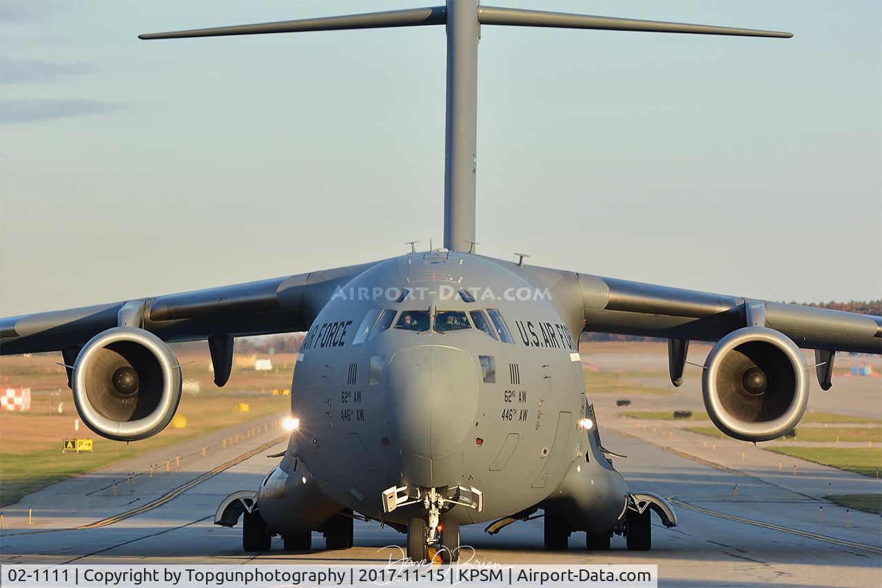 02-1111, 1999 Boeing C-17A Globemaster III C/N P-111, REACH313 taxing up to RW34