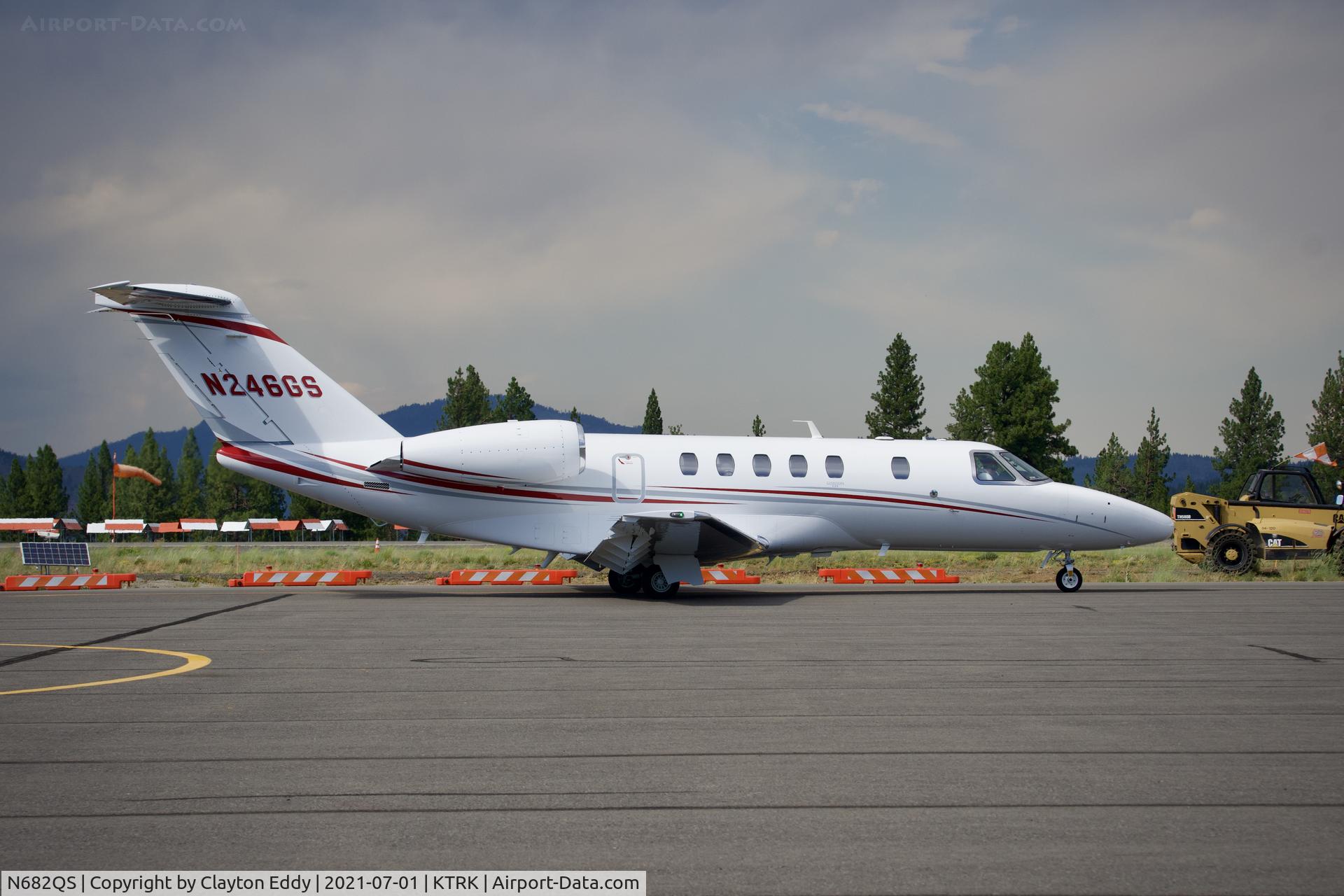 N682QS, 2006 Cessna 560XL C/N 560-5654, Truckee airport California 2021.