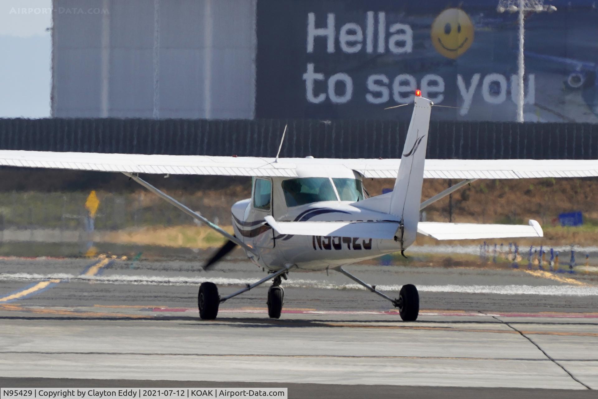 N95429, 1984 Cessna 152 C/N 15285892, Oakland North Field 2021.