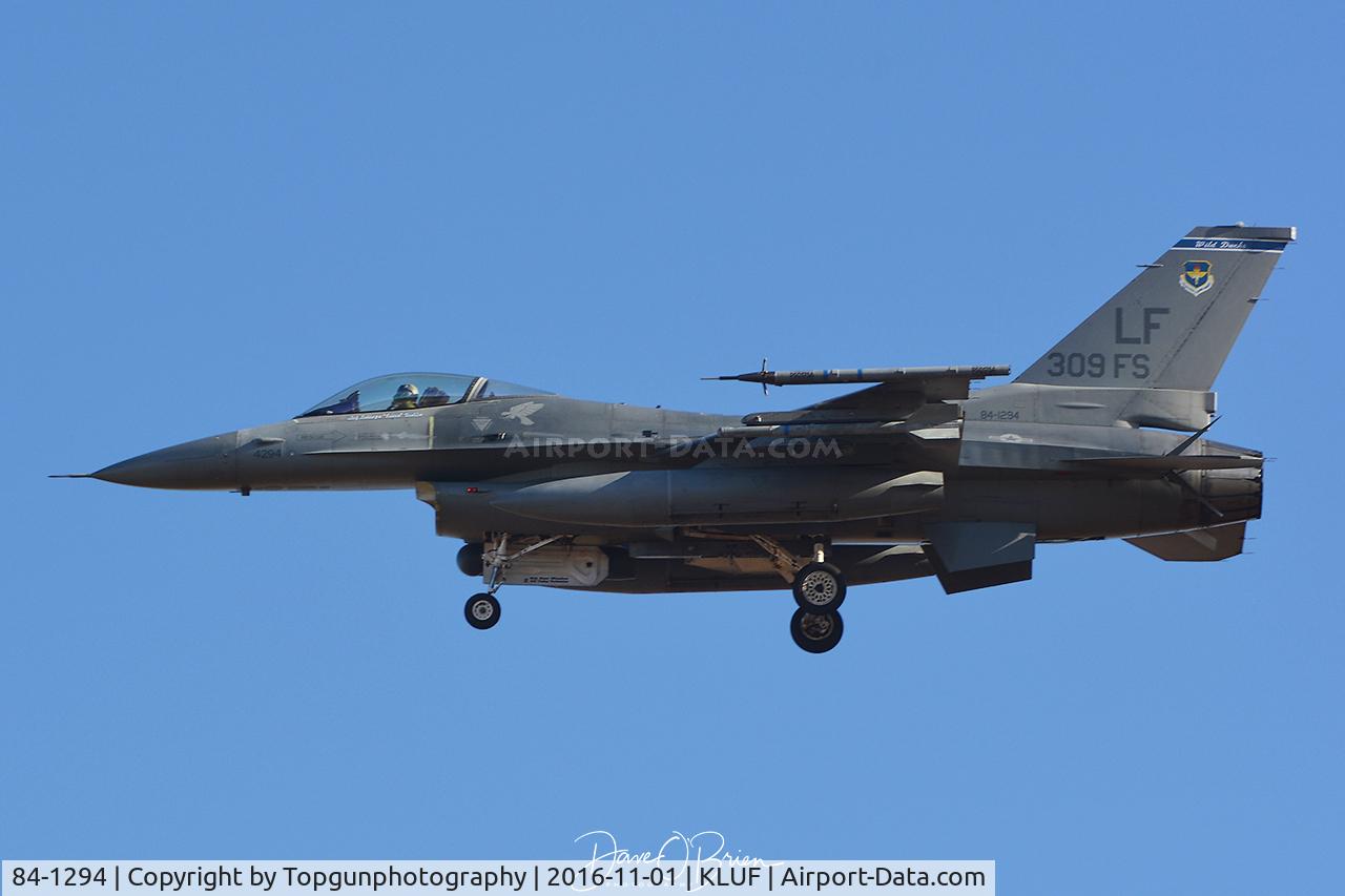 84-1294, 1984 General Dynamics F-16C Fighting Falcon C/N SC-131, Squadron Jet landing