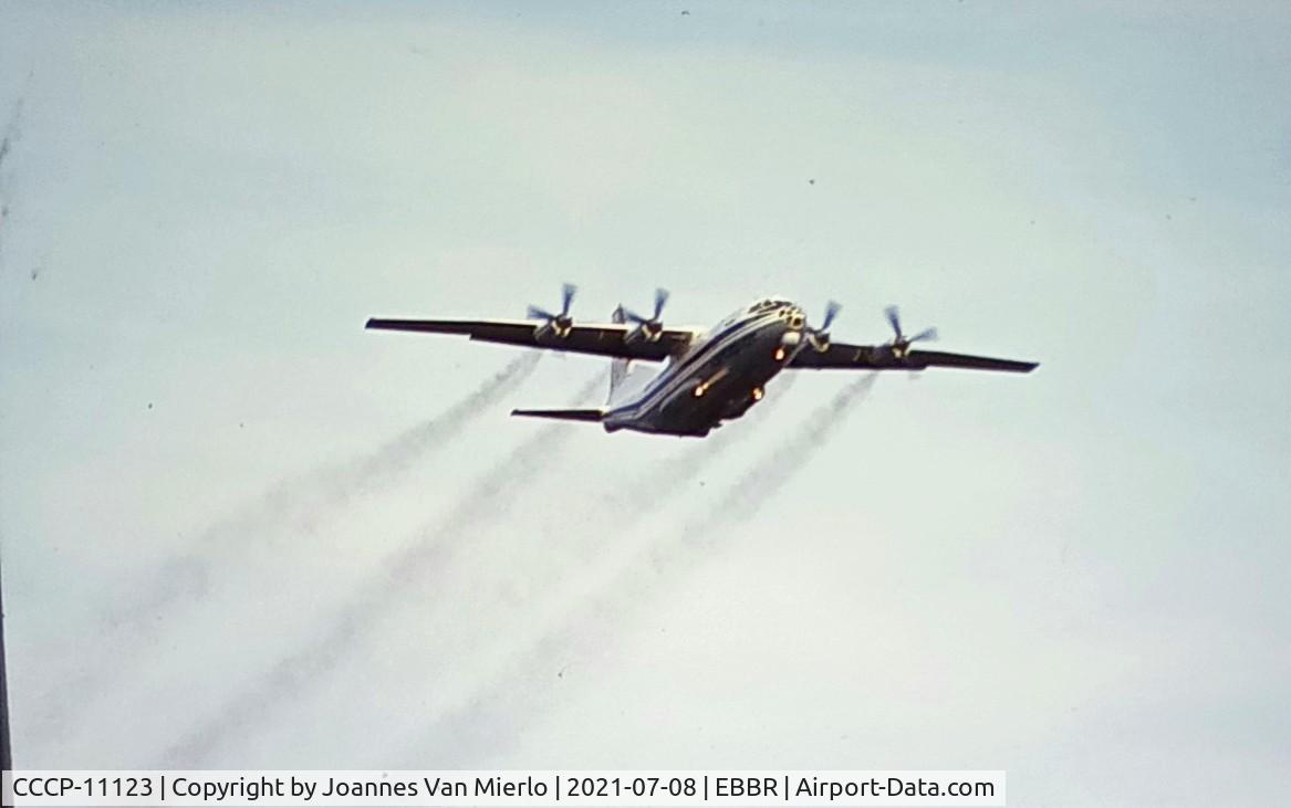 CCCP-11123, 1972 Antonov AN-12B C/N x2348105, scan slide