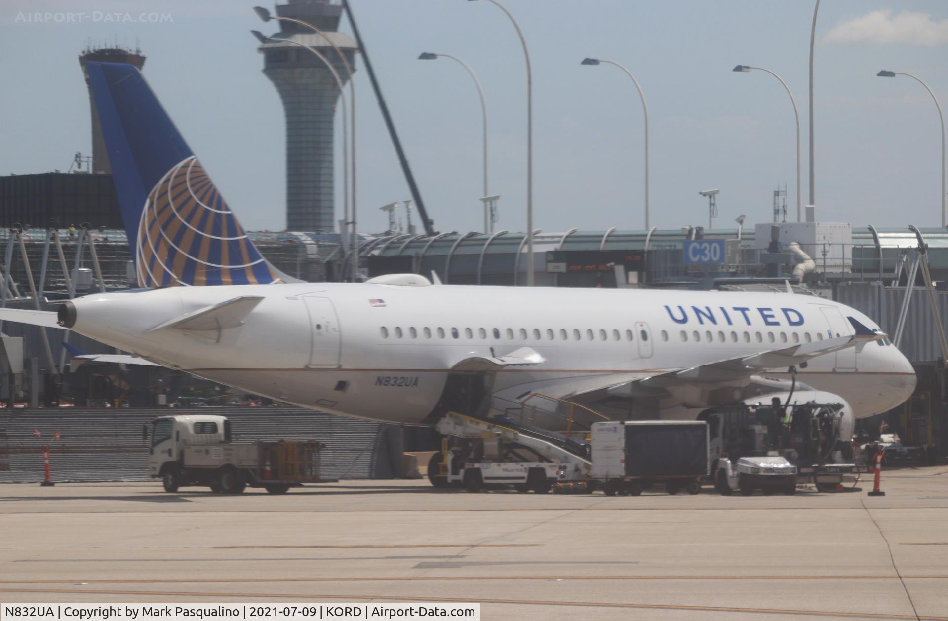 N832UA, 2000 Airbus A319-131 C/N 1321, Airbus A319-131
