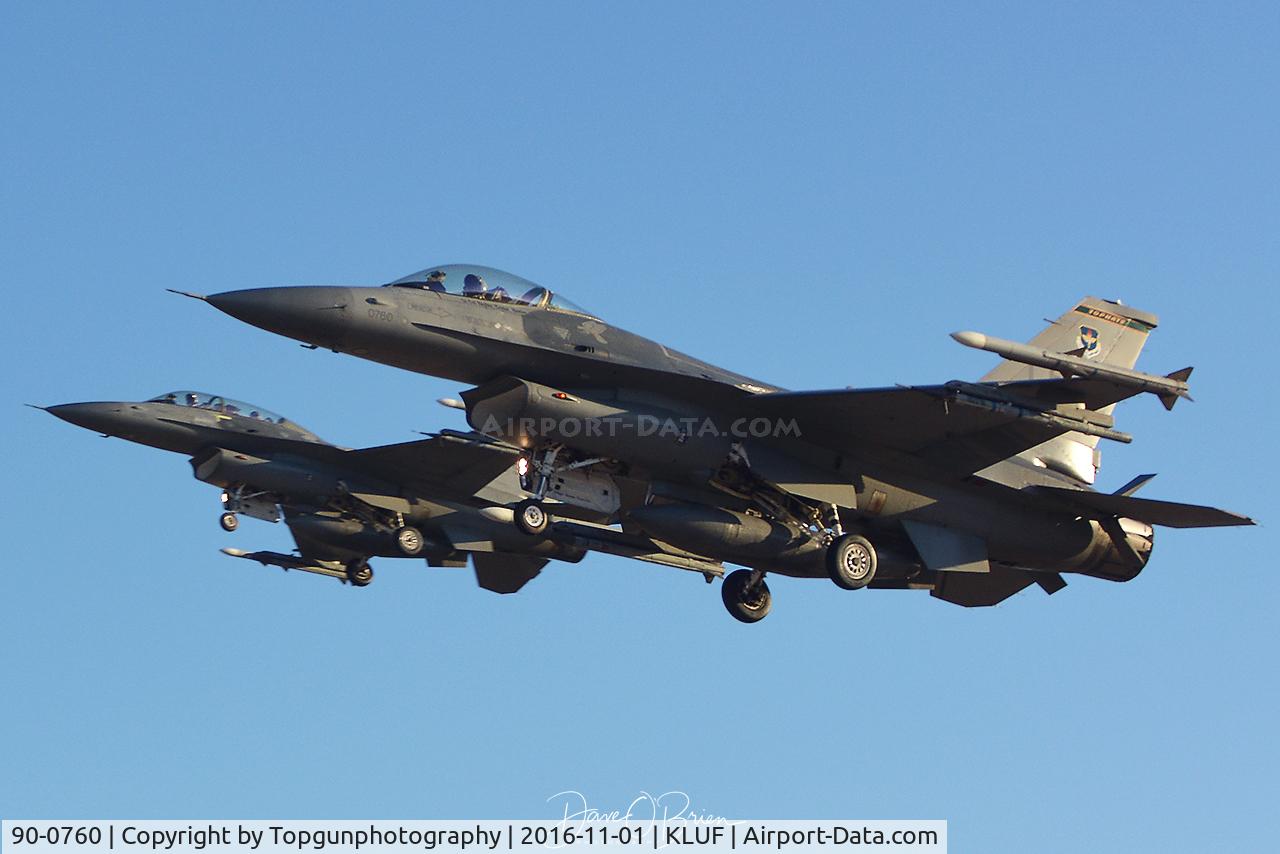 90-0760, 1990 General Dynamics F-16CM Fighting Falcon C/N 1C-368, SNAKE22 closest comes in to land RW3L, while VIPER40 approaches RW3R to land