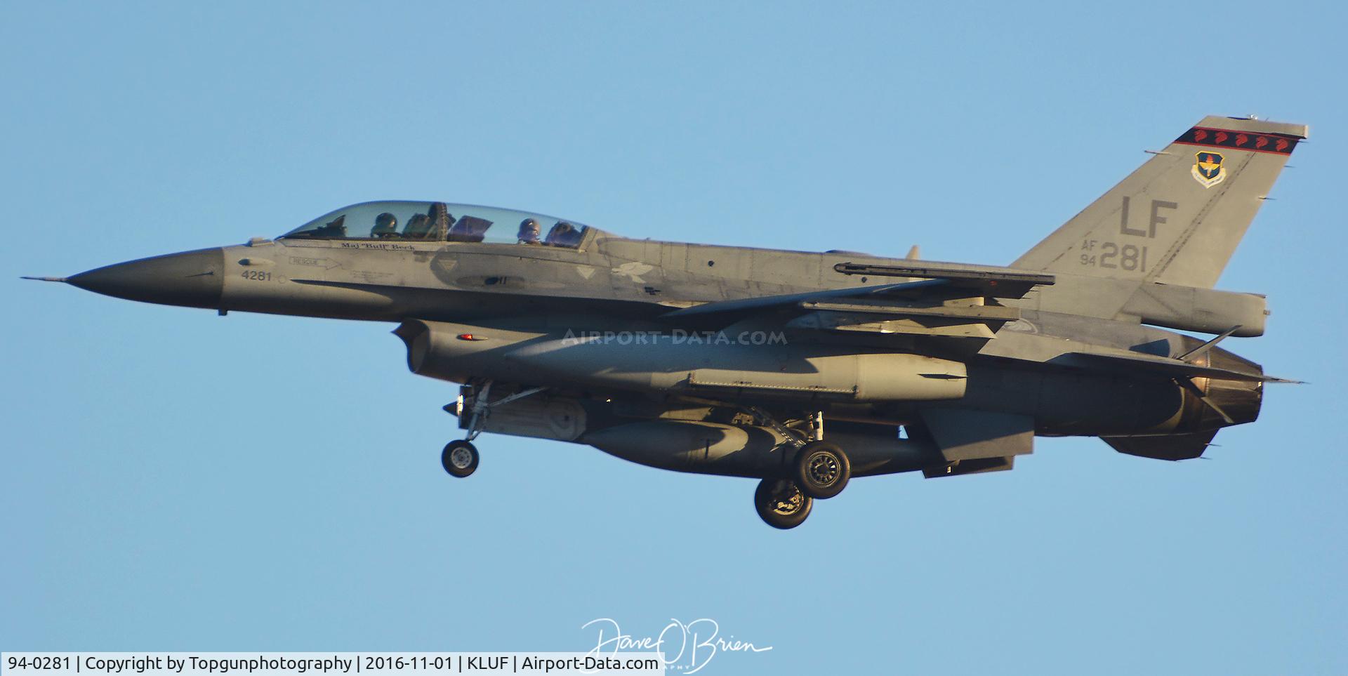 94-0281, 1995 Lockheed F-16D Fighting Falcon C/N DB-8, RSAF training flight coming in to Luke AFB.