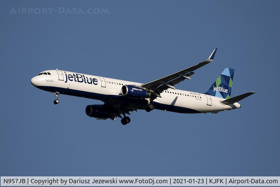 N957JB, 2015 Airbus A321-231 C/N 6809, Airbus A321-231  