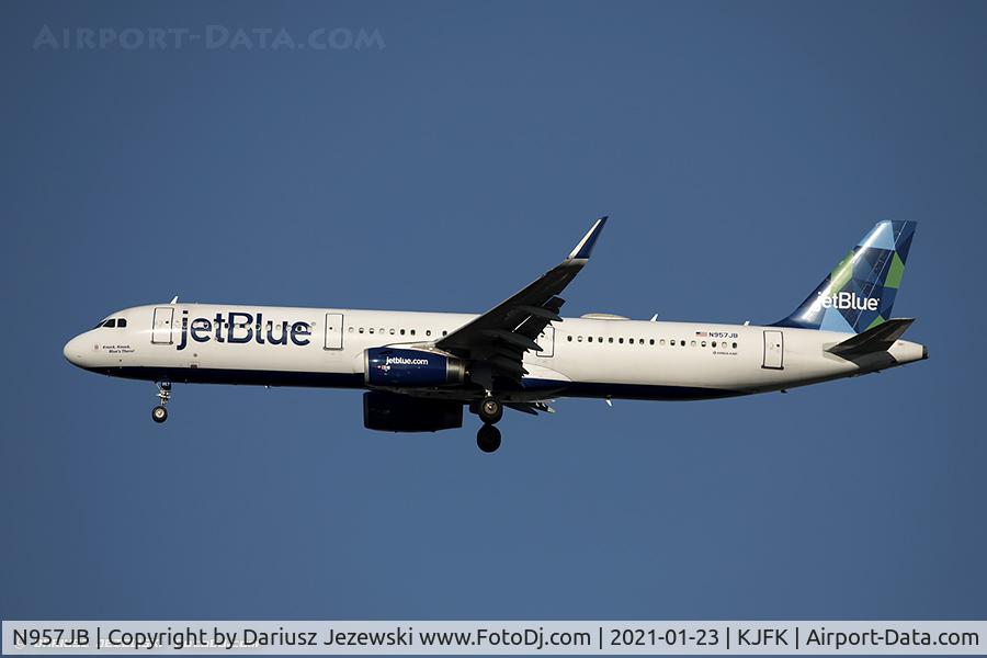 N957JB, 2015 Airbus A321-231 C/N 6809, Airbus A321-231  
