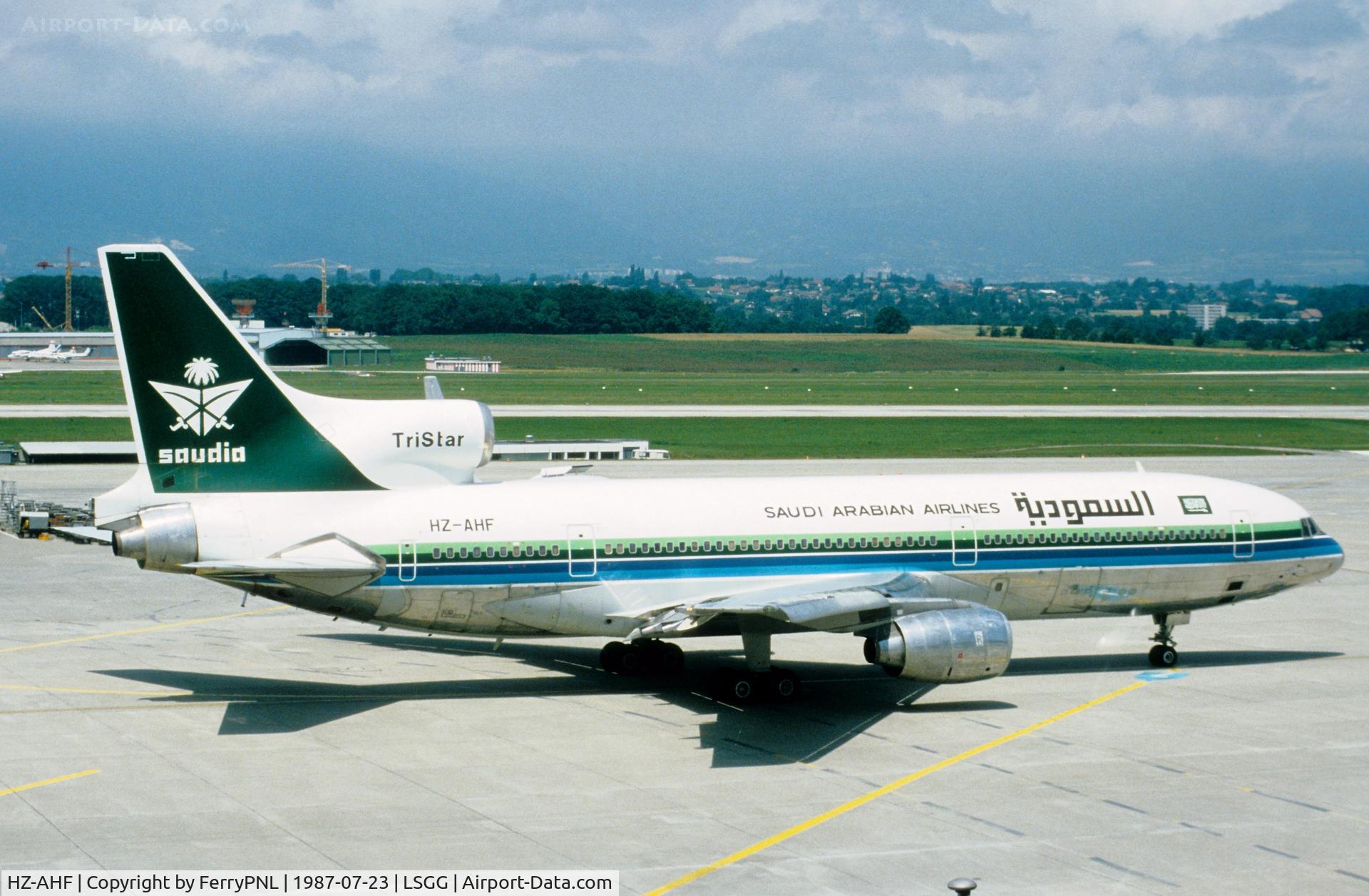 HZ-AHF, 1975 Lockheed L-1011-385-1 TriStar 1 C/N 193B-1130, Saudia L1011 taxying past