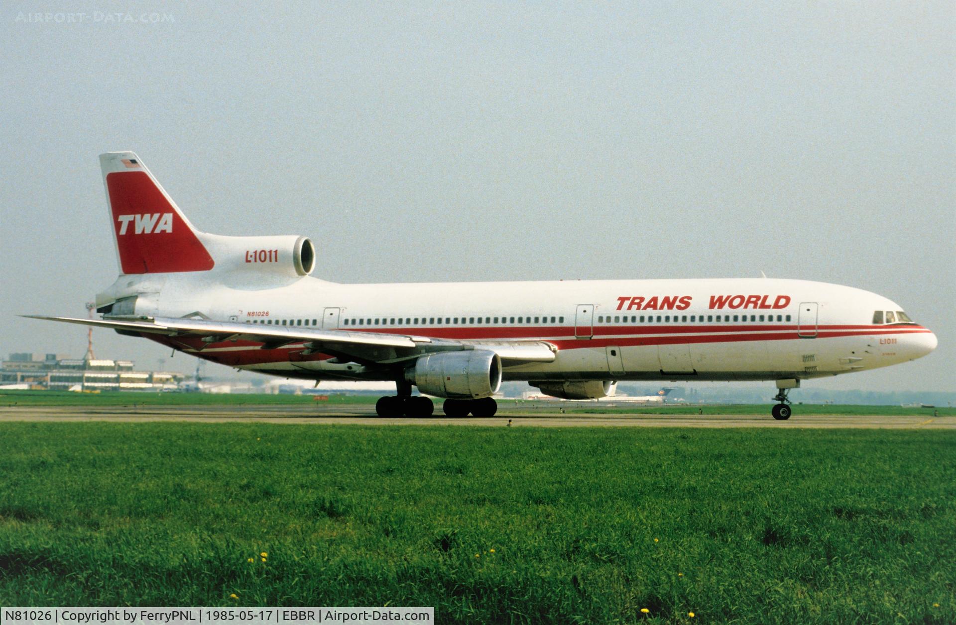N81026, 1975 Lockheed L-1011-385-1-15 TriStar 100 C/N 193B-1104, TWA L1011 lining-up