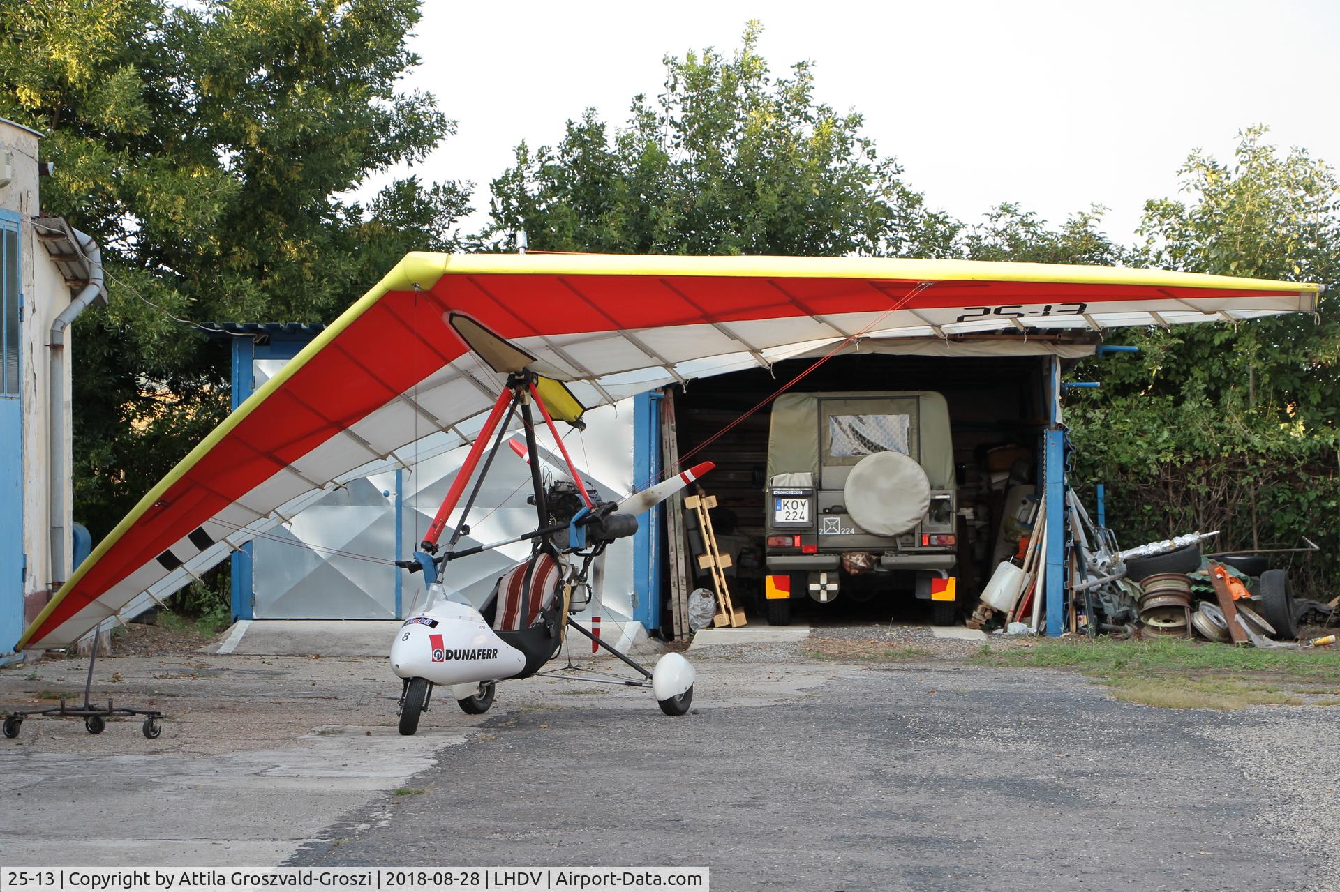 25-13, 1993 Halley Apollo C-10/ Racer GT C/N 990799/2002/1, LHDV - Dunaújváros-Kisapostag Airport, Hungary