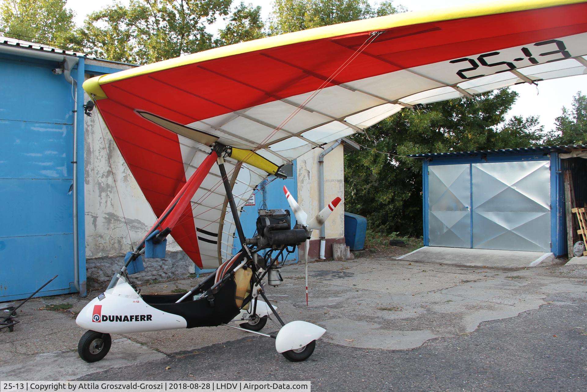 25-13, 1993 Halley Apollo C-10/ Racer GT C/N 990799/2002/1, LHDV - Dunaújváros-Kisapostag Airport, Hungary