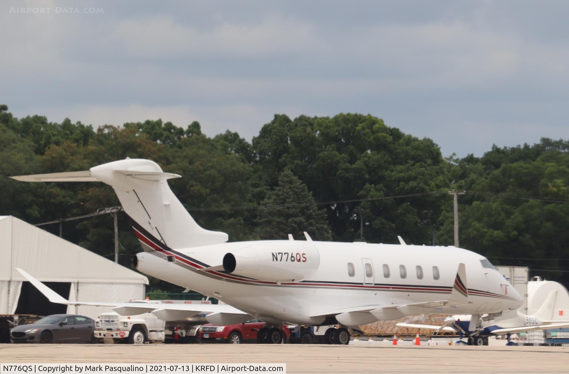 N776QS, 2015 Bombardier Challenger 300 (BD-100-1A10) C/N 20558, Challenger 300