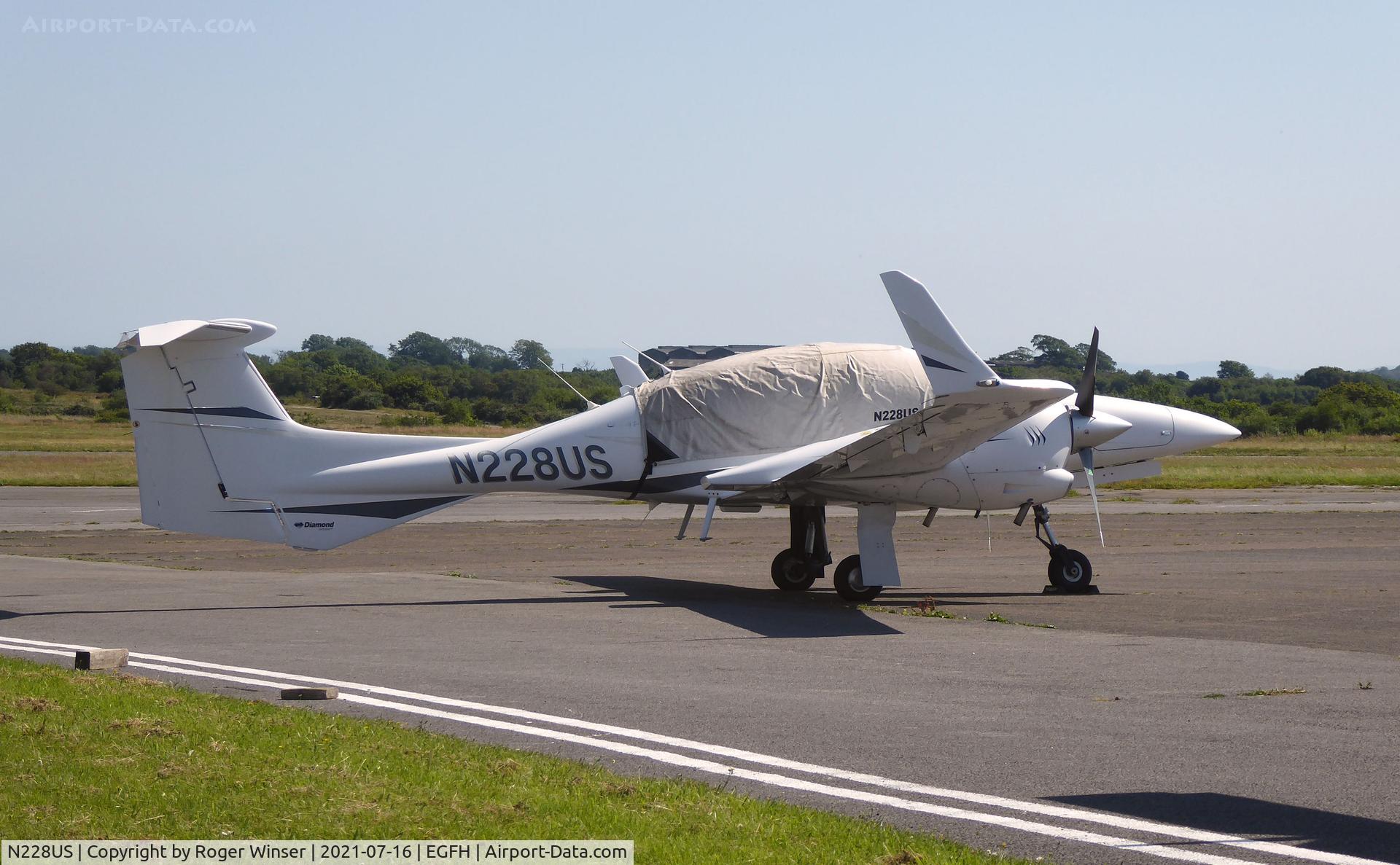 N228US, 2008 Diamond DA-42 Twin Star C/N 42.347, Visiting Twin Star
