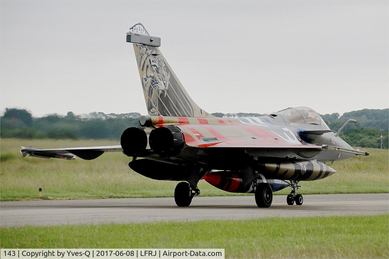 143, 2013 Dassault Rafale C C/N 143, Dassault Rafale C, Taxiing to flight line, Landivisiau naval air base (LFRJ) Tiger Meet 2017