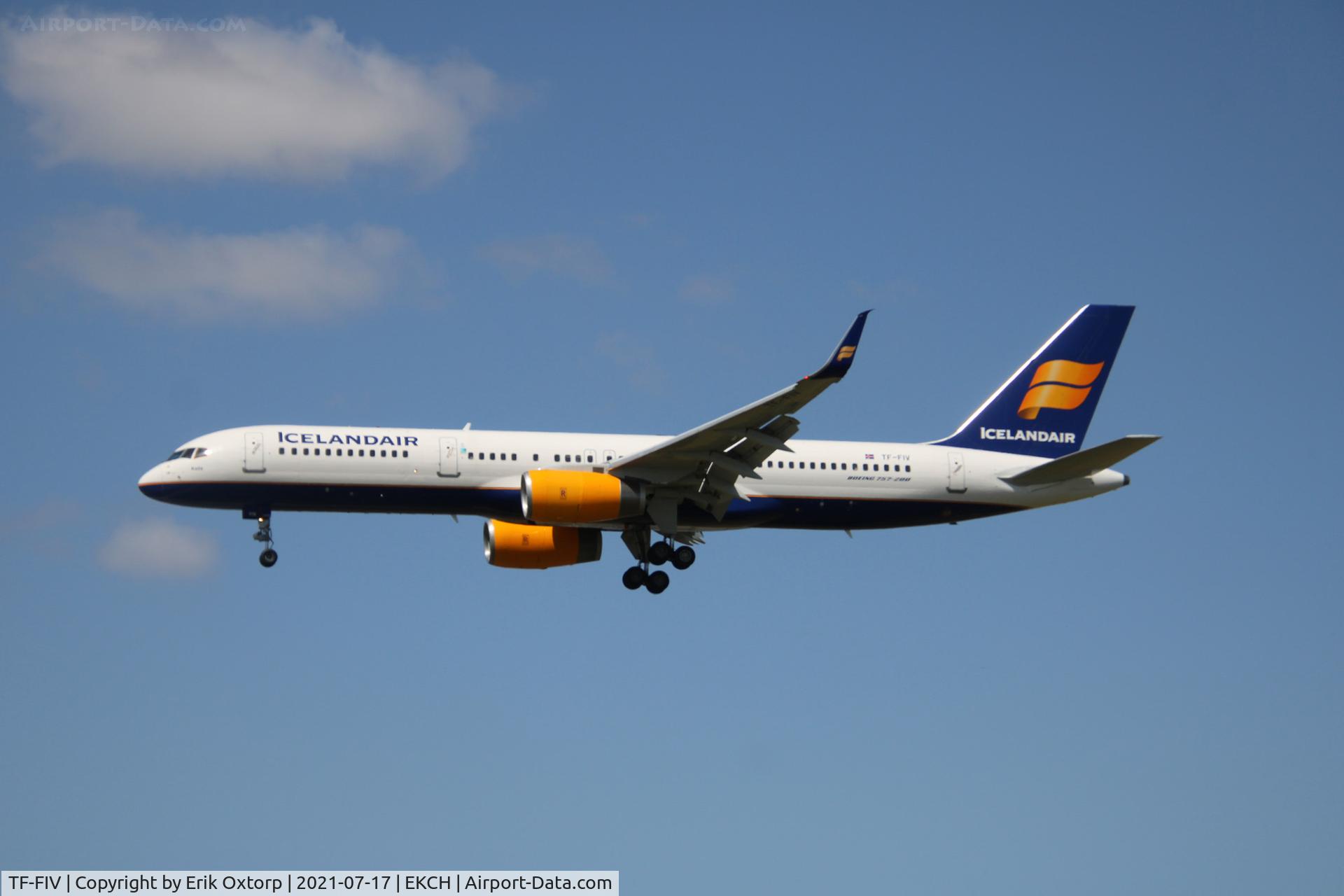 TF-FIV, 2001 Boeing 757-208 C/N 30424, TF-FIV llanding rw 22L