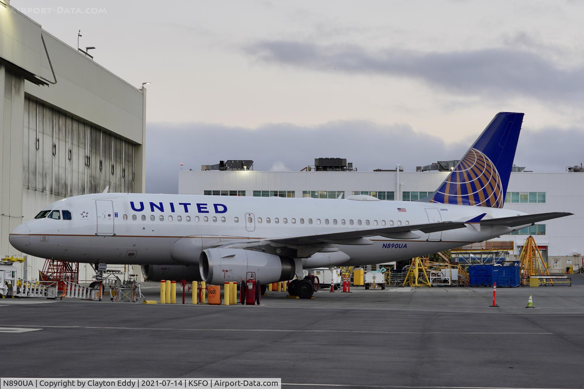 N890UA, 2006 Airbus A319-132 C/N 2815, SFO 2021.