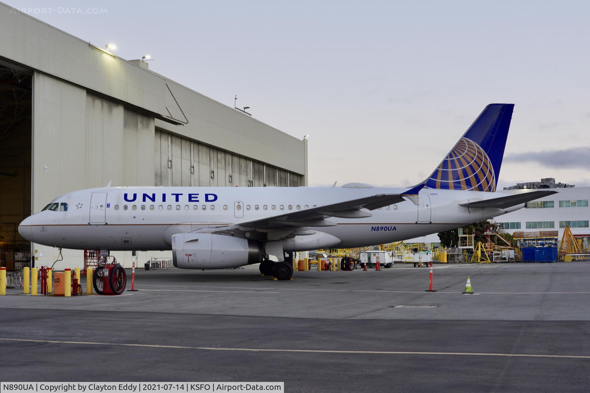 N890UA, 2006 Airbus A319-132 C/N 2815, SFO 2021.