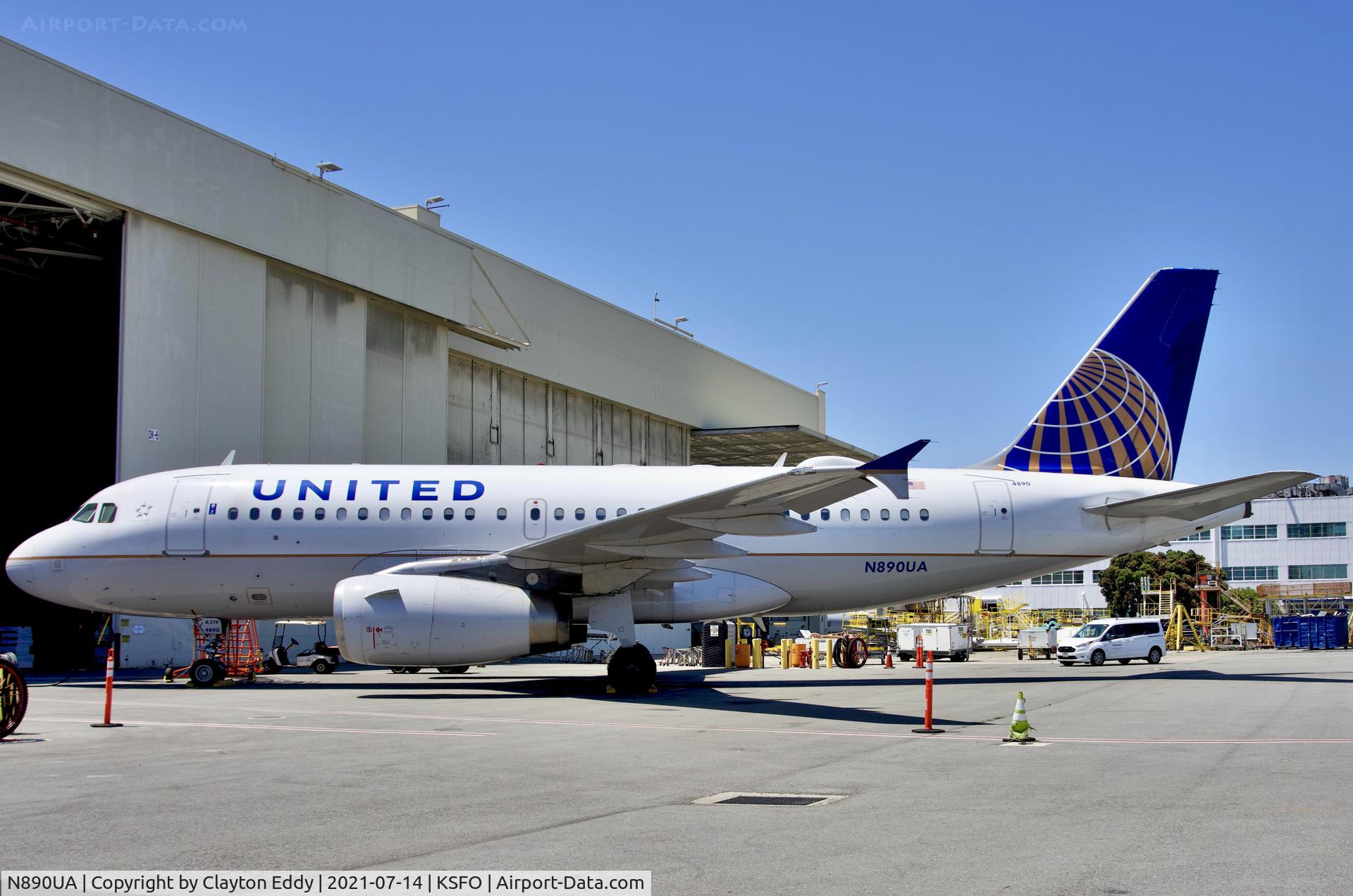 N890UA, 2006 Airbus A319-132 C/N 2815, SFO 2021.