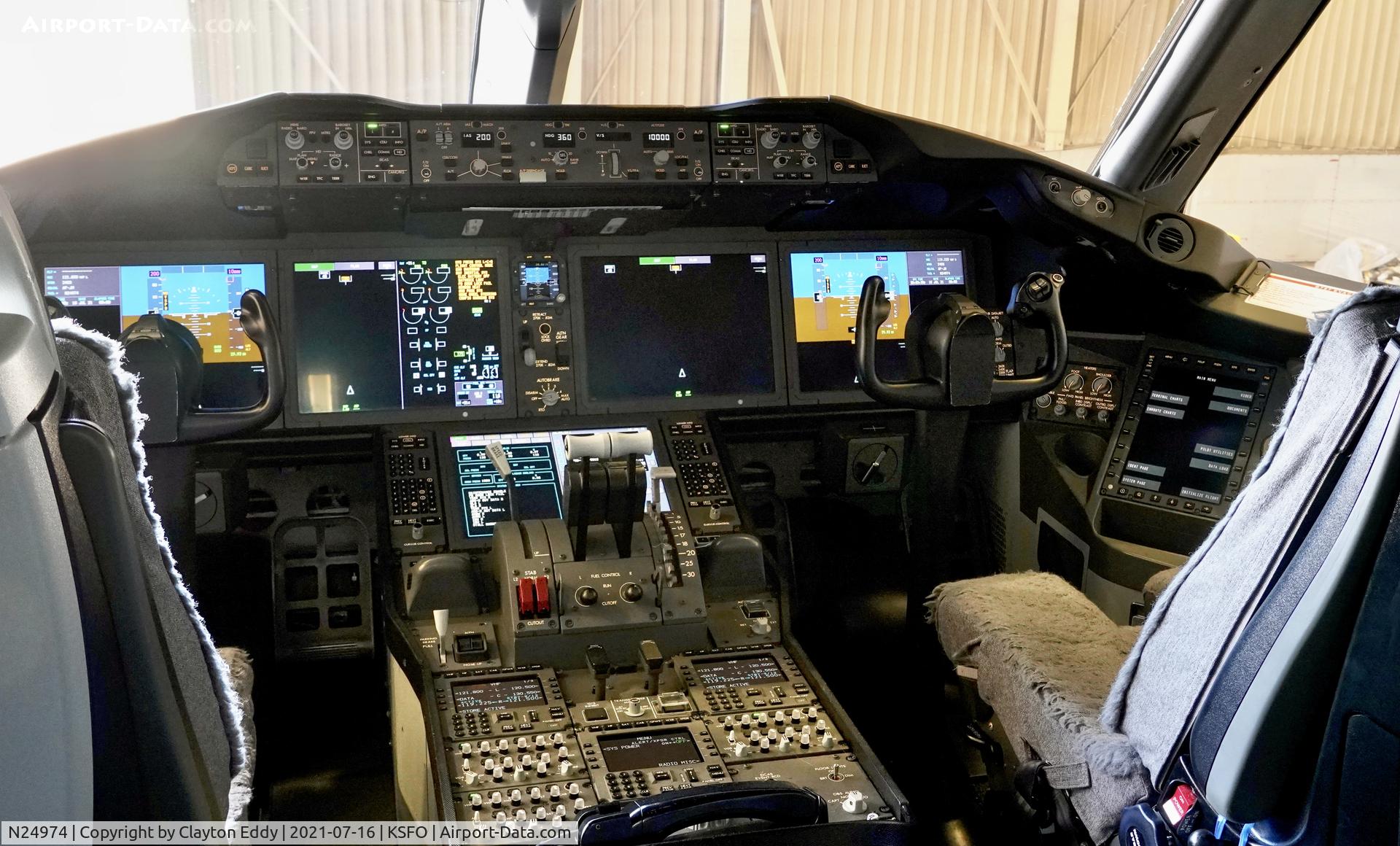 N24974, 2018 Boeing 787-9 Dreamliner Dreamliner C/N 40942, Flightdeck. SFO. 2021.
