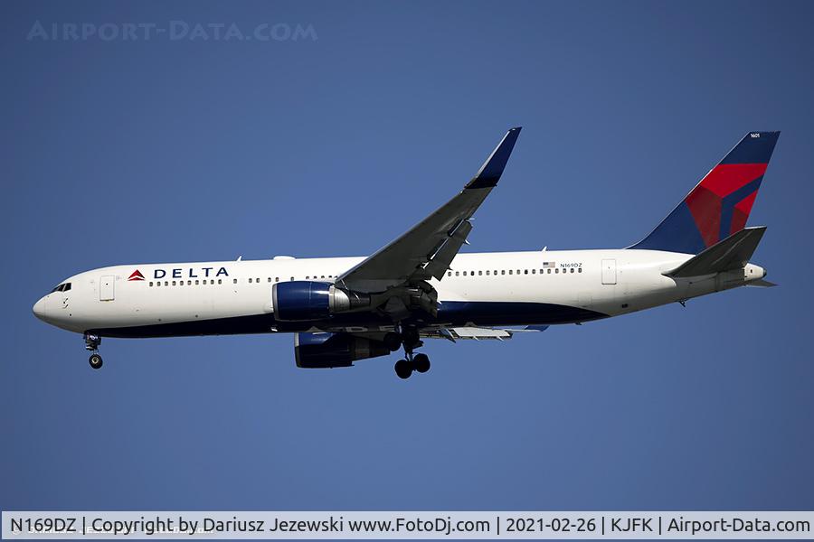 N169DZ, 1998 Boeing 767-332 C/N 29689, Boeing 767-332/ER - Delta Air Lines  C/N 29689, N169DZ