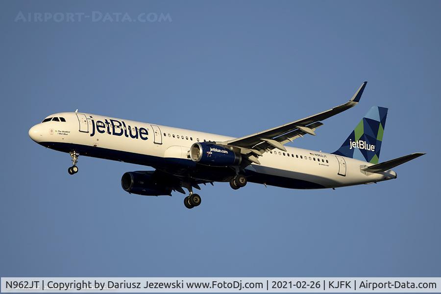 N962JT, 2016 Airbus A321-231 C/N 6988, Airbus A321-231 