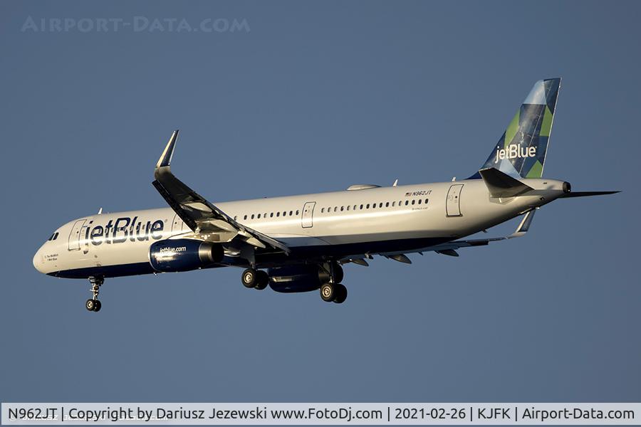 N962JT, 2016 Airbus A321-231 C/N 6988, Airbus A321-231 