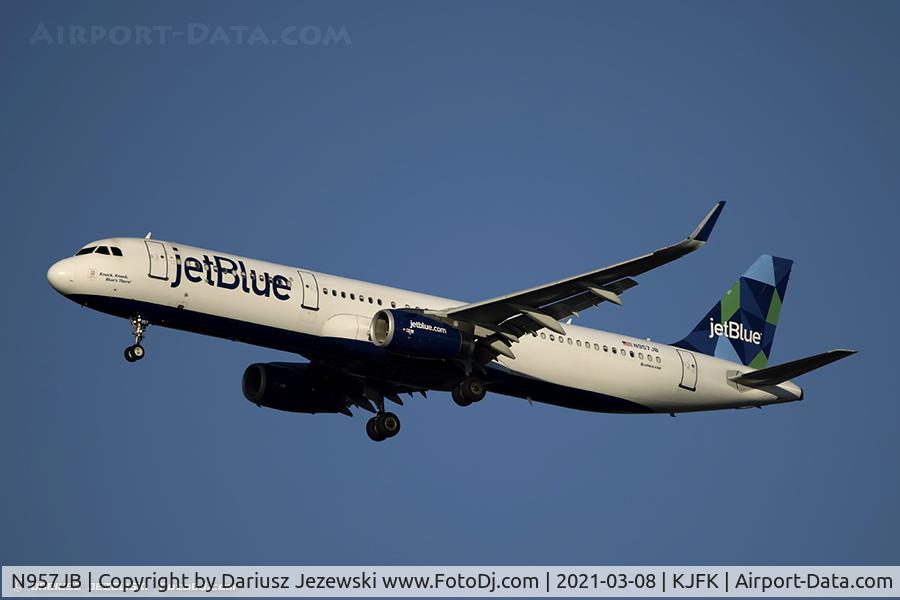 N957JB, 2015 Airbus A321-231 C/N 6809, Airbus A321-231  