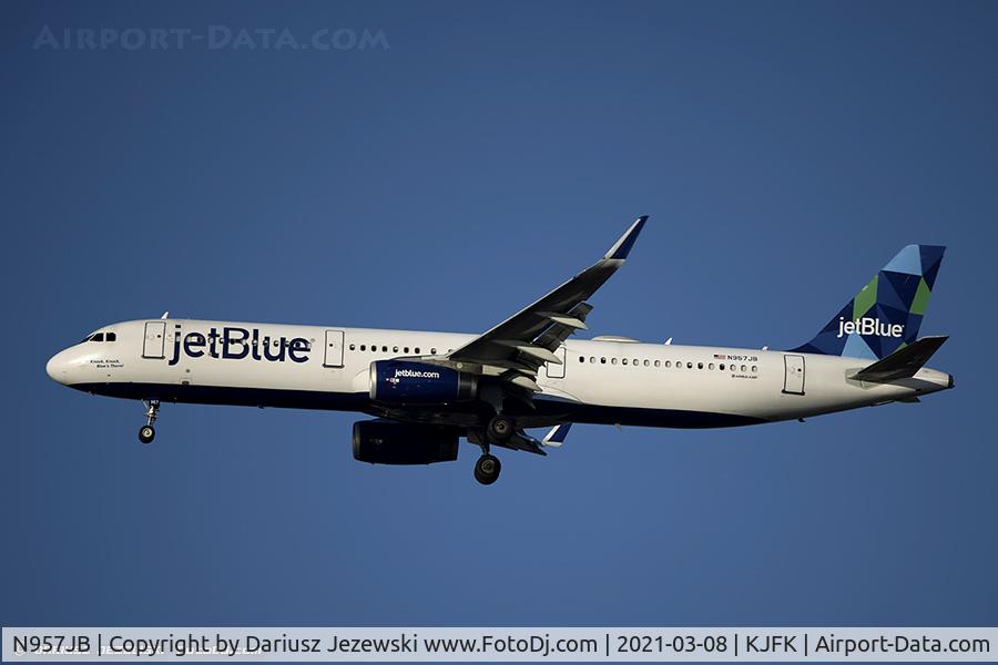 N957JB, 2015 Airbus A321-231 C/N 6809, Airbus A321-231  