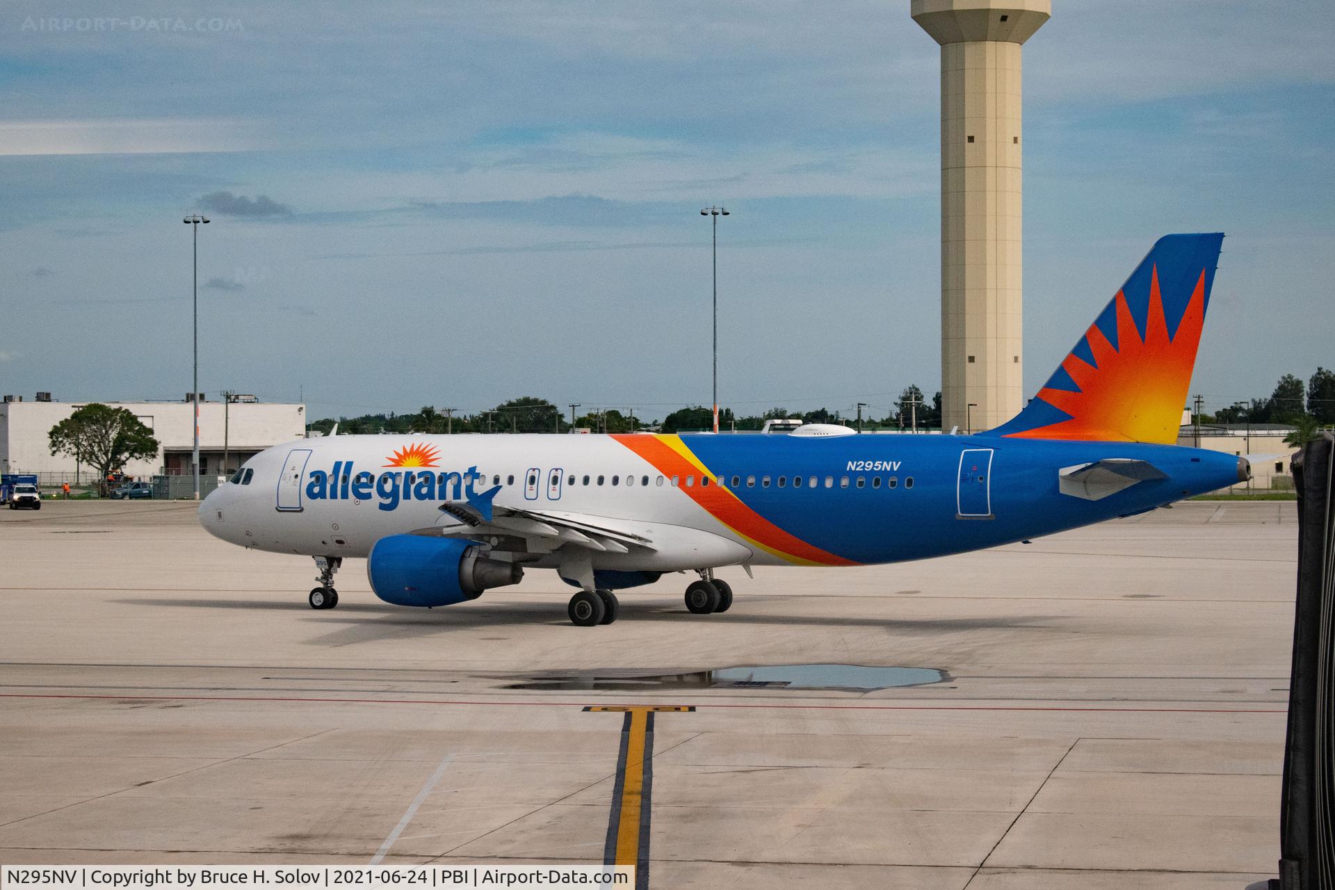 N295NV, 2011 Airbus A320-214 C/N 4942, Leaving the gate at PBI