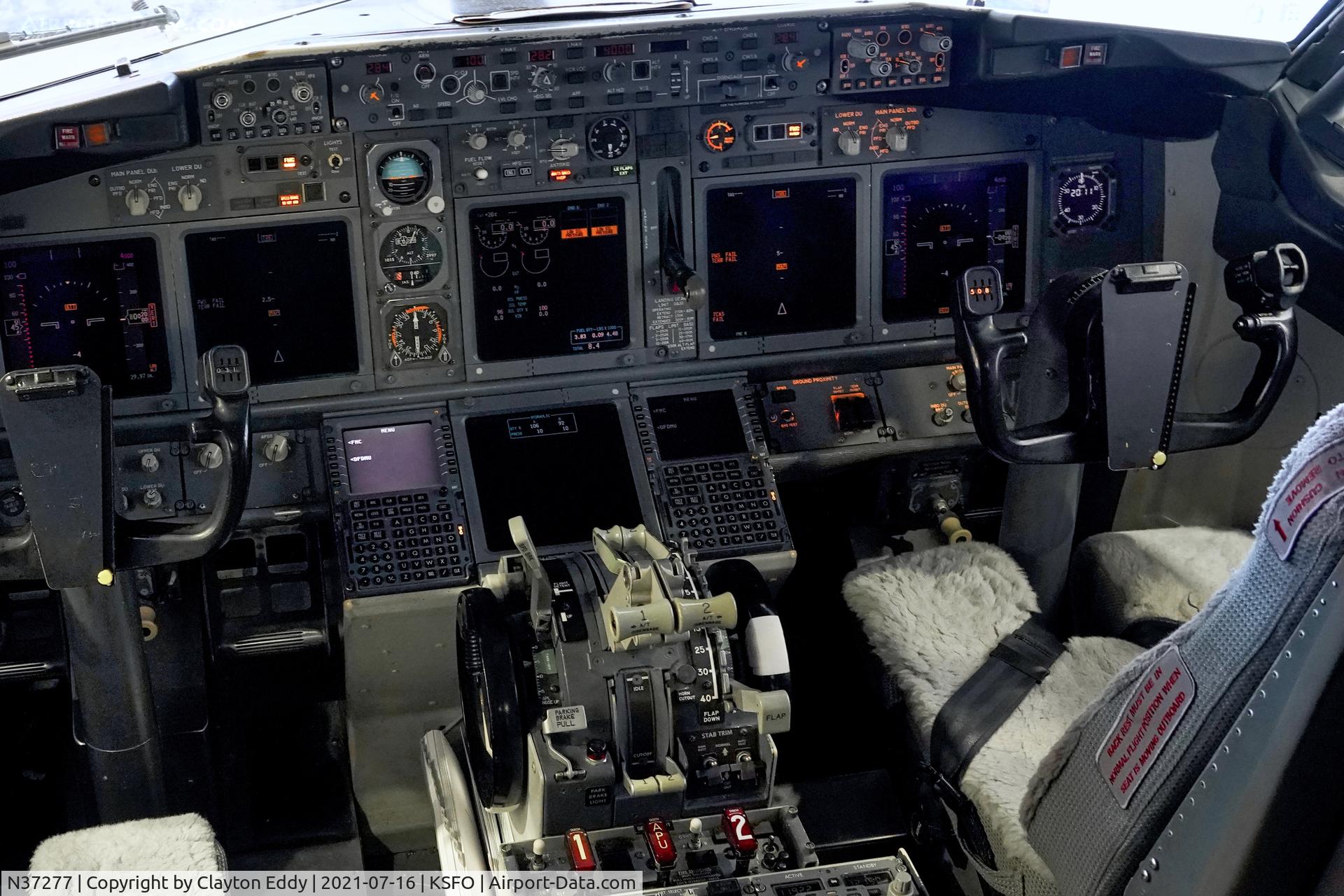 N37277, 2002 Boeing 737-824 C/N 31595, SFO 2021.