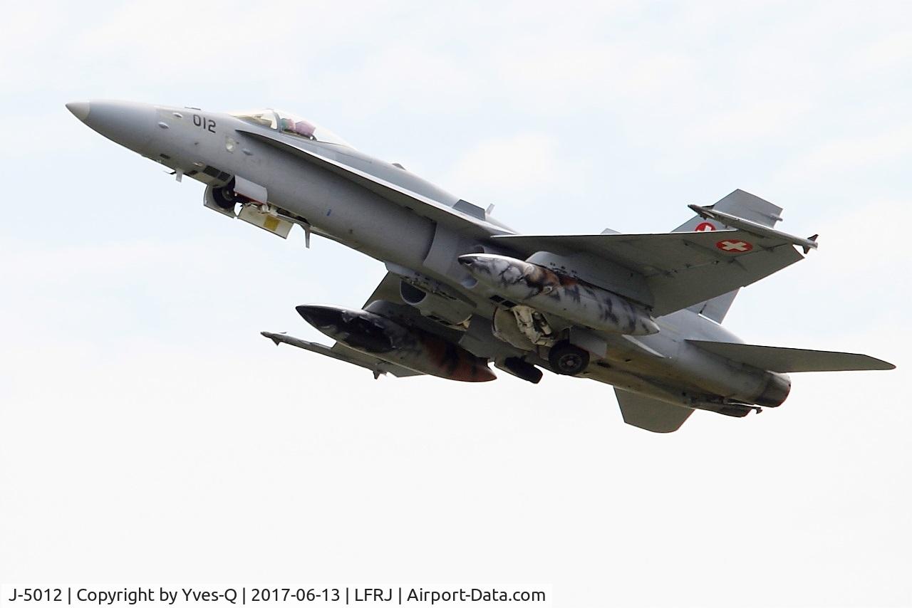 J-5012, McDonnell Douglas F/A-18C Hornet C/N 1352/SFC012, McDonnell Douglas FA-18C Hornet, Take off rwy 08, Landivisiau Naval Air Base (LFRJ) Tiger Meet 2017