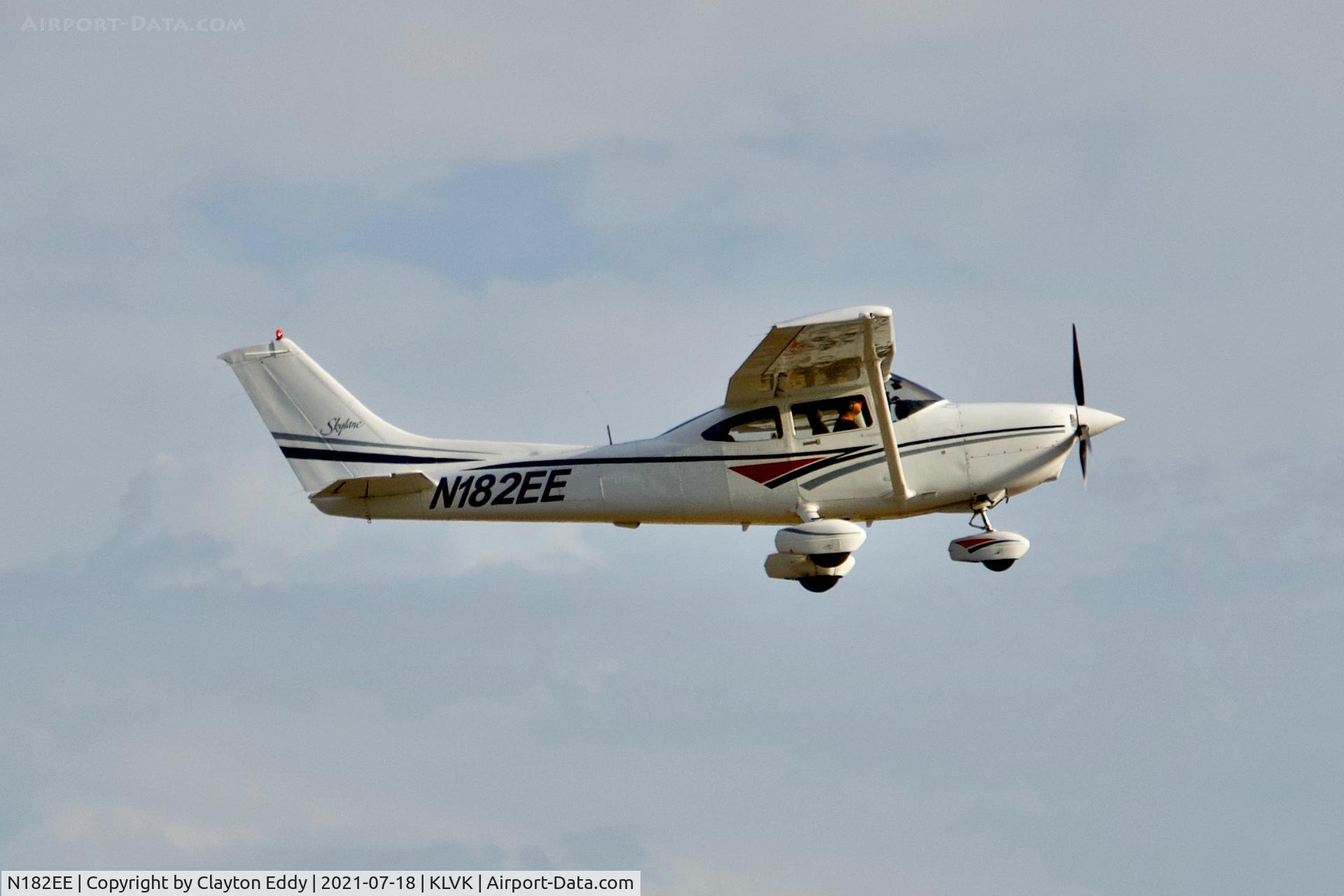 N182EE, 1998 Cessna 182S Skylane C/N 18280295, Livermore Airport California 2021.