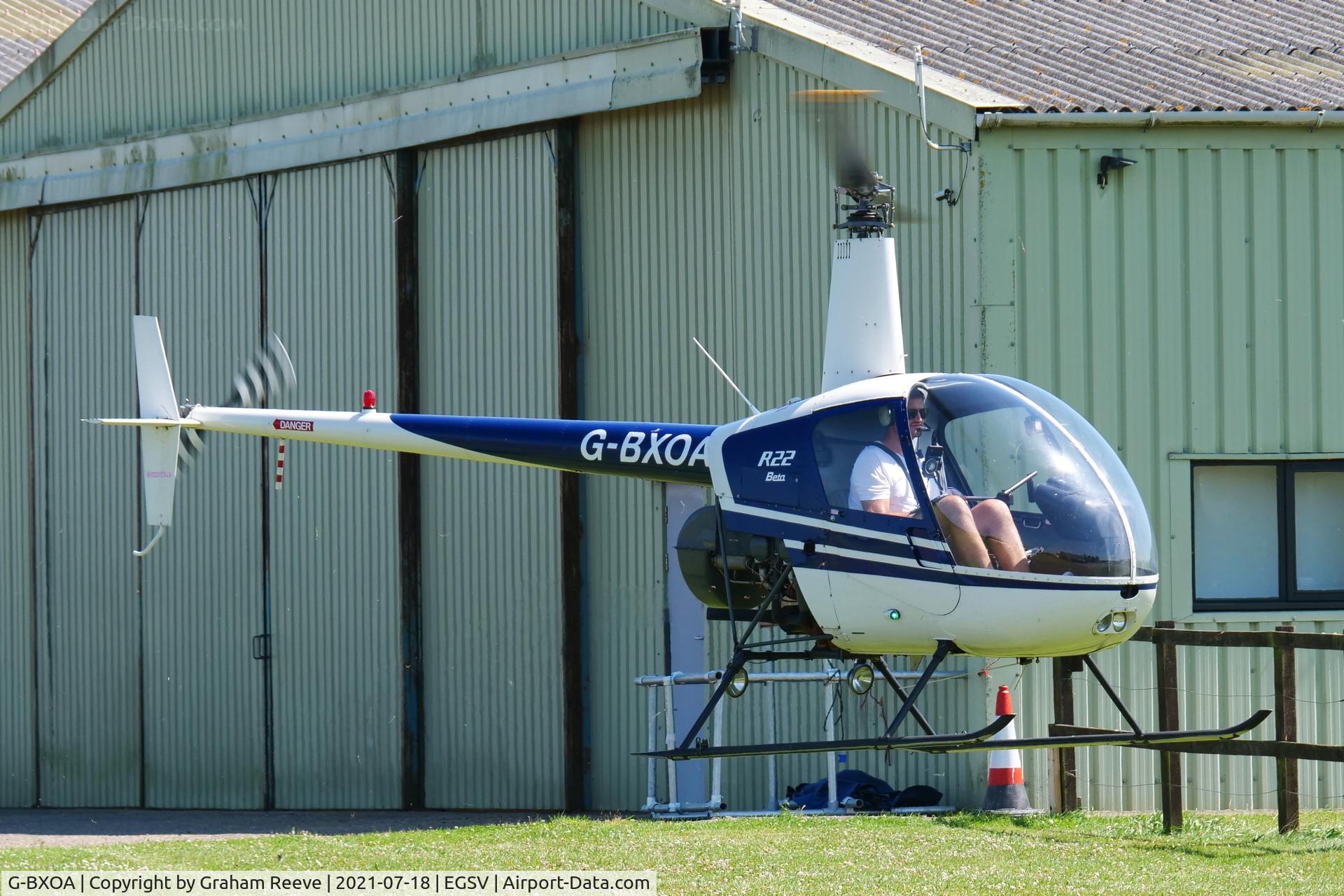 G-BXOA, 1997 Robinson R22 Beta C/N 1614, Landing at Old Buckenham.