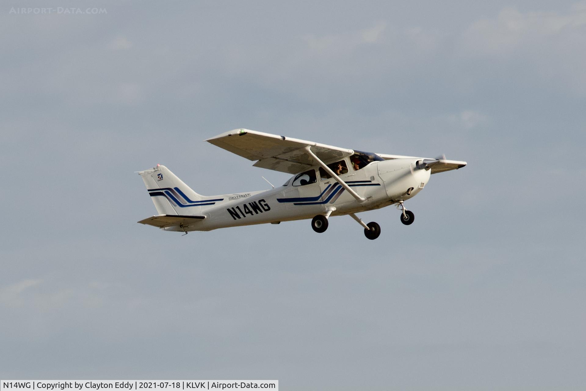 N14WG, 2019 Cessna 172S Skyhawk C/N 172S12415, Livermore Airport California 2021.