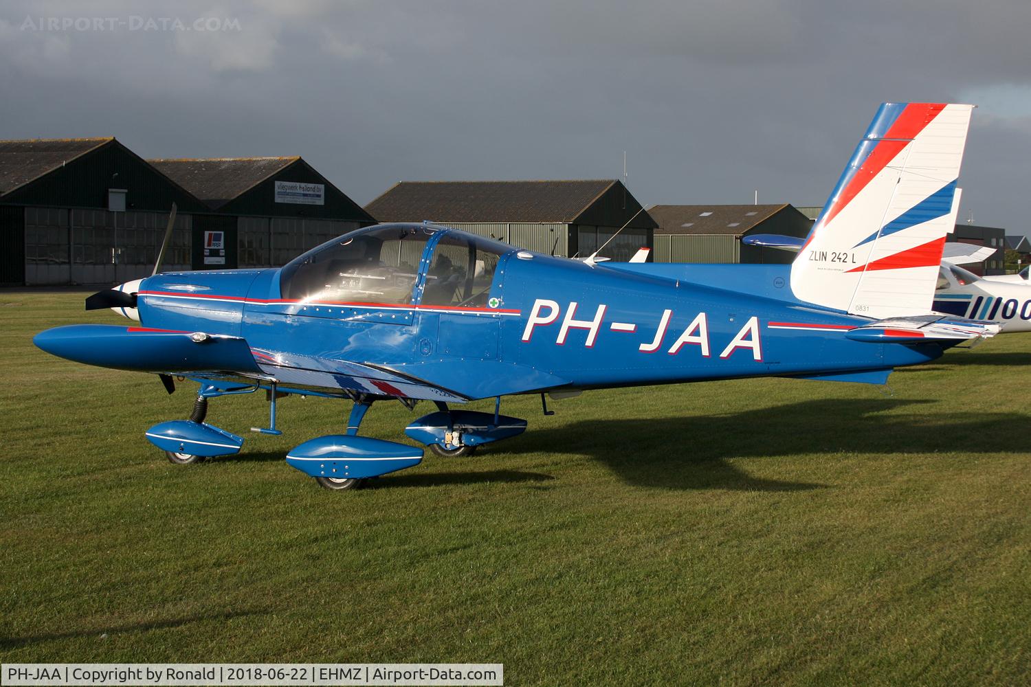 PH-JAA, Zlin Z-242L C/N 0831, at ehmz