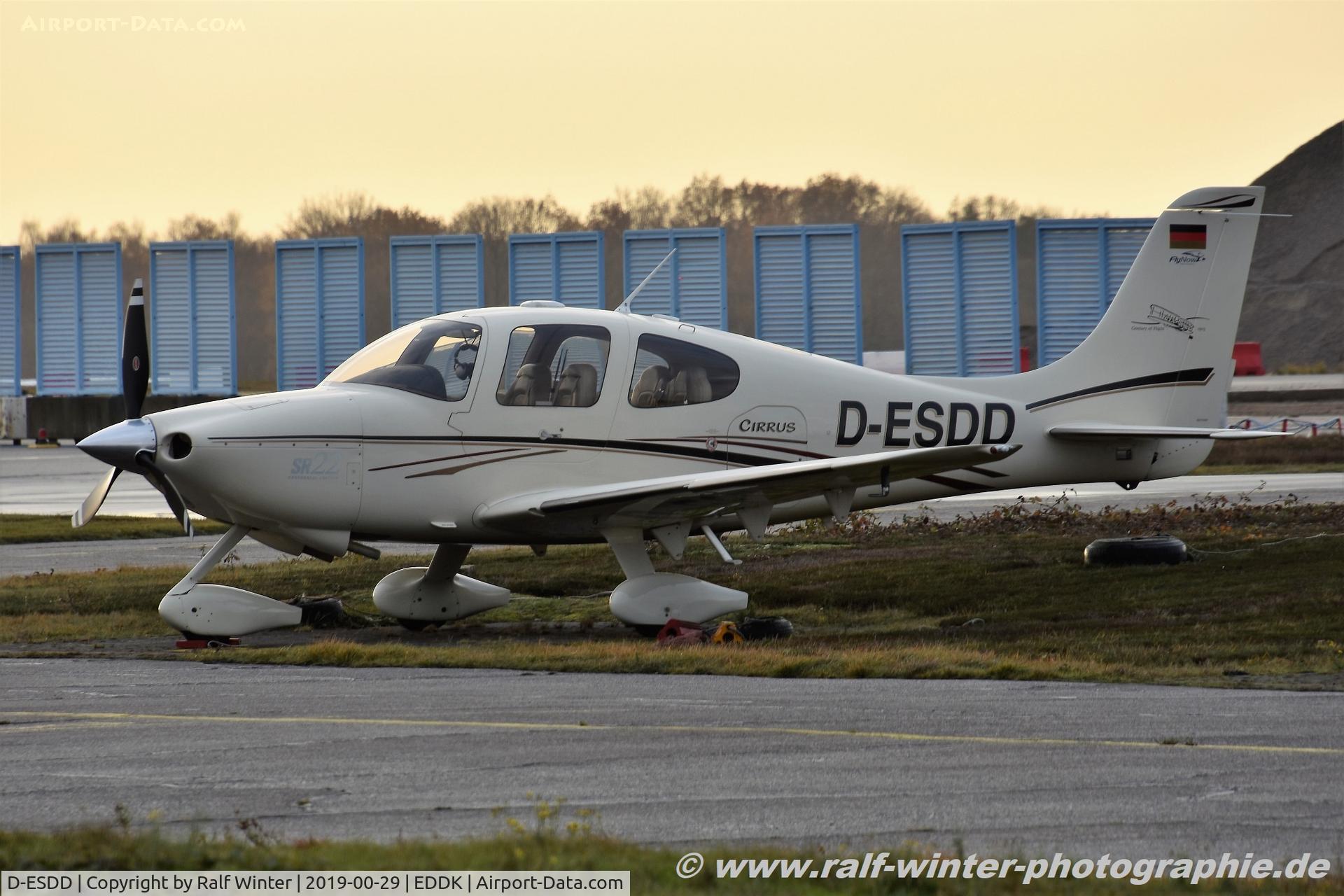 D-ESDD, Cirrus SR-22 C/N 0698, Cirrus Design SR22 - Flugschule Kassel - 0698 - D-ESDD - 29.11.2019 - CGN