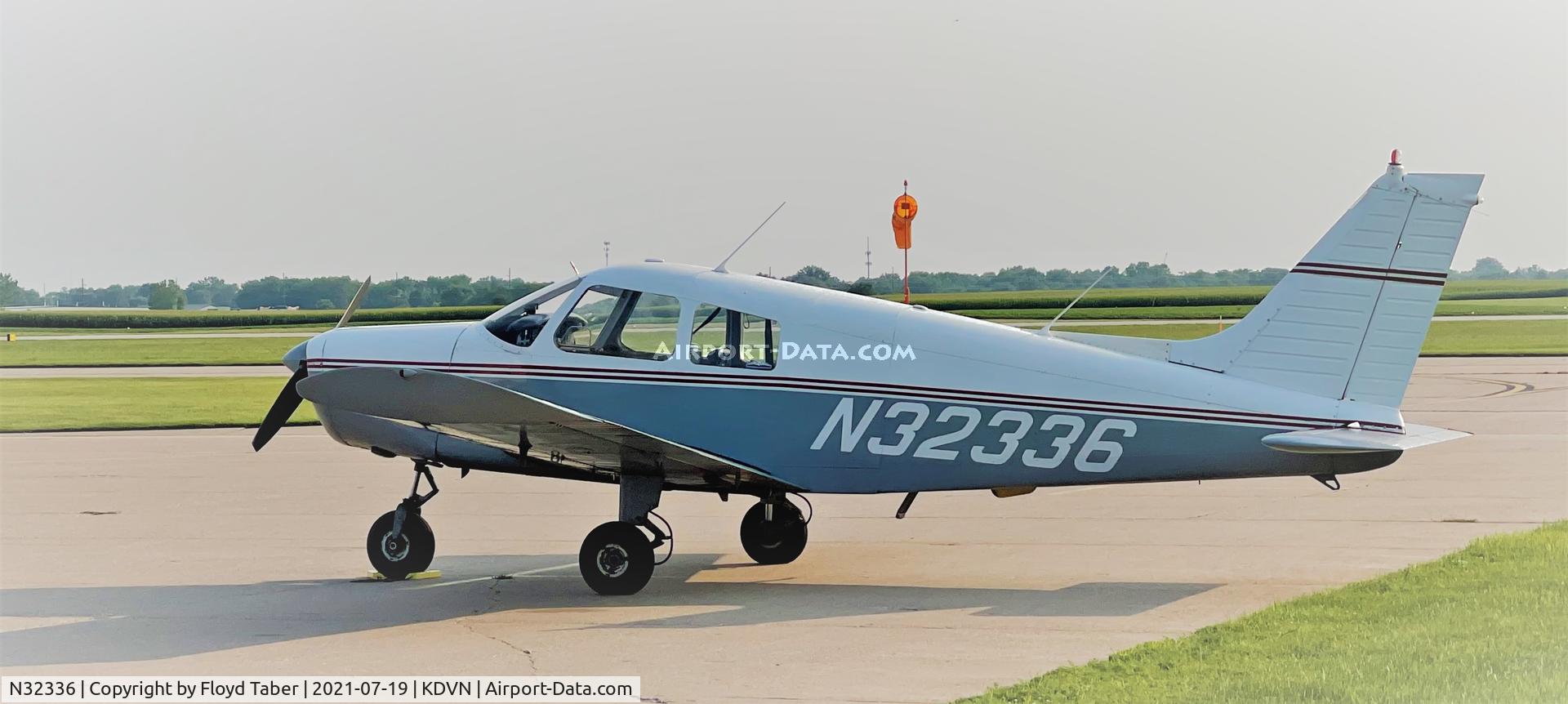 N32336, 1974 Piper PA-28-140 C/N 28-7525052, on the Carver Aero ramp