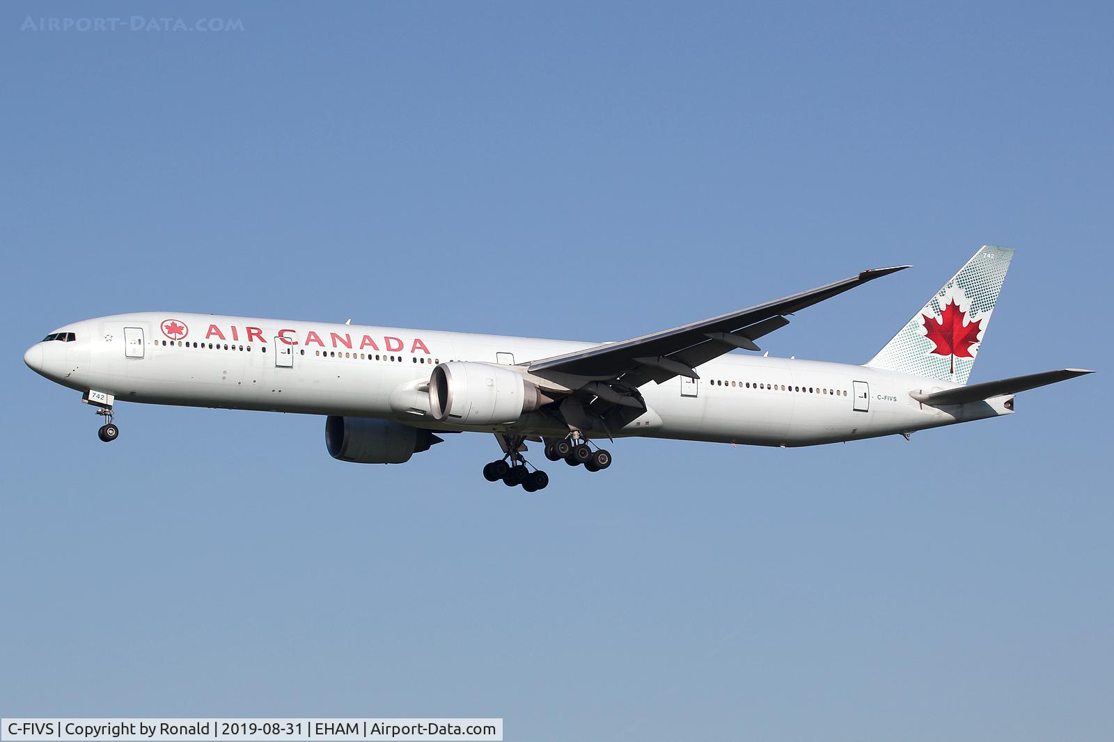 C-FIVS, 2009 Boeing 777-333/ER C/N 35784, at spl