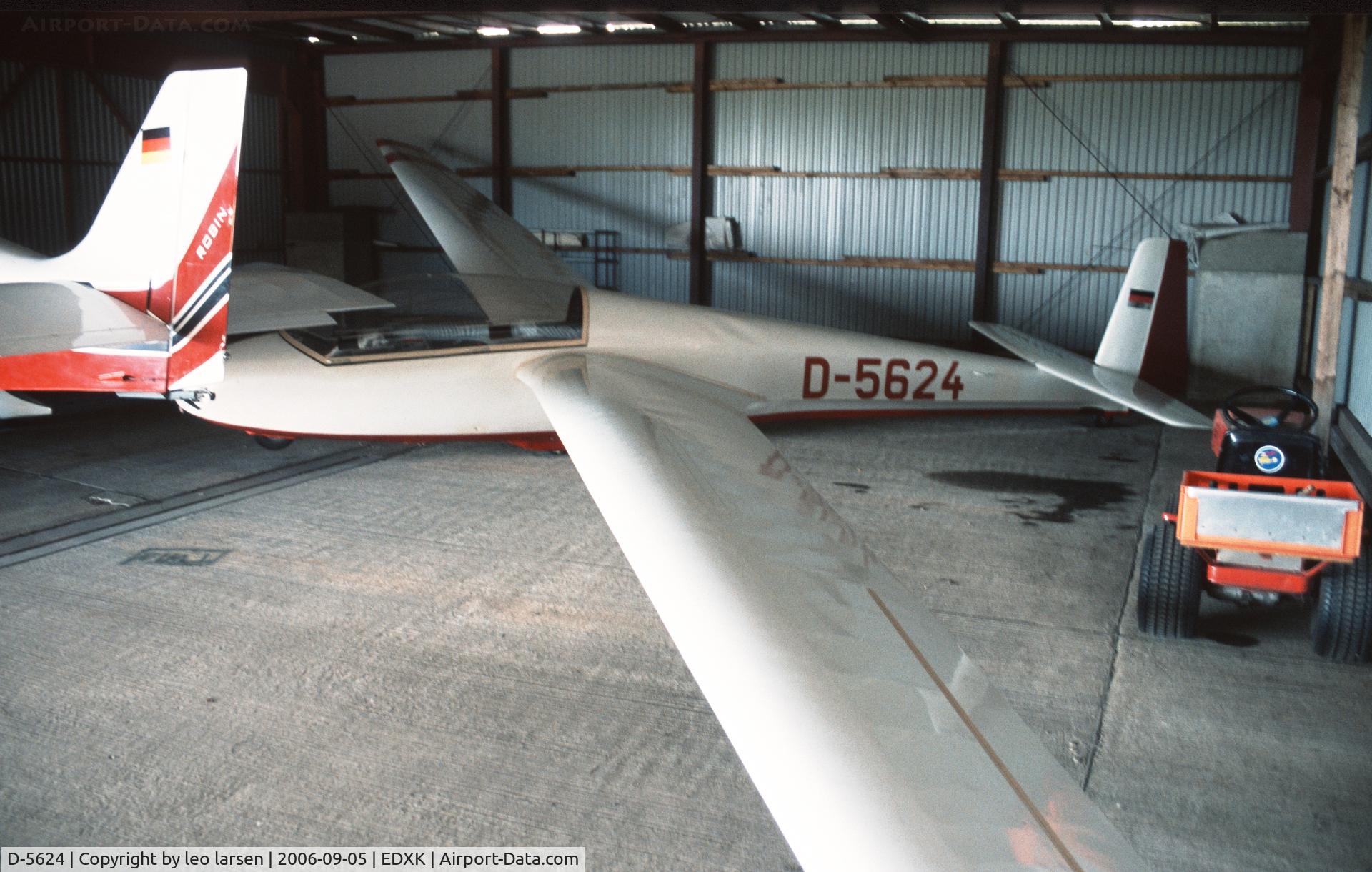 D-5624, Schleicher ASK-13 C/N 13689AB, Leck 5.9.2006