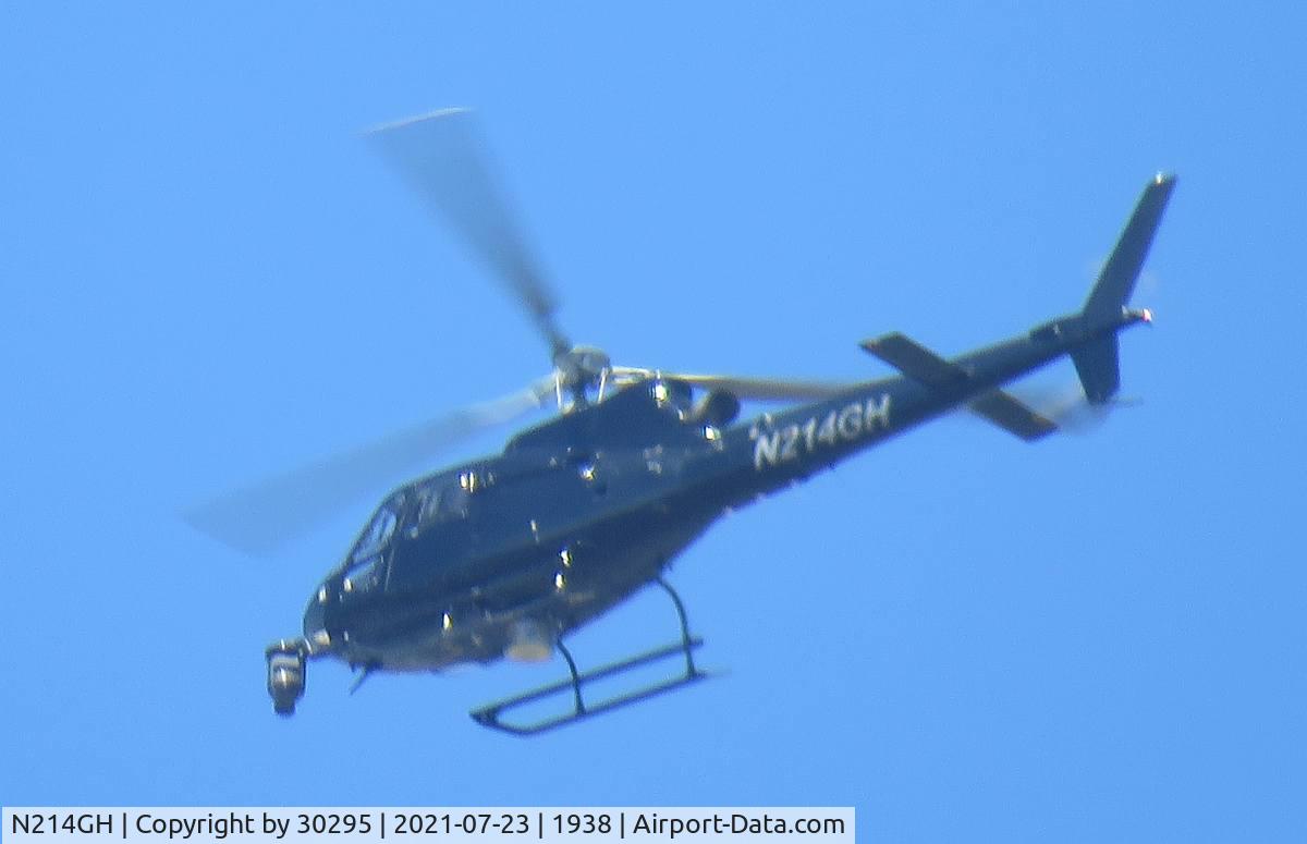 N214GH, 1991 Eurocopter AS-350B-2 Ecureuil C/N 2537, Orbiting over a fire area